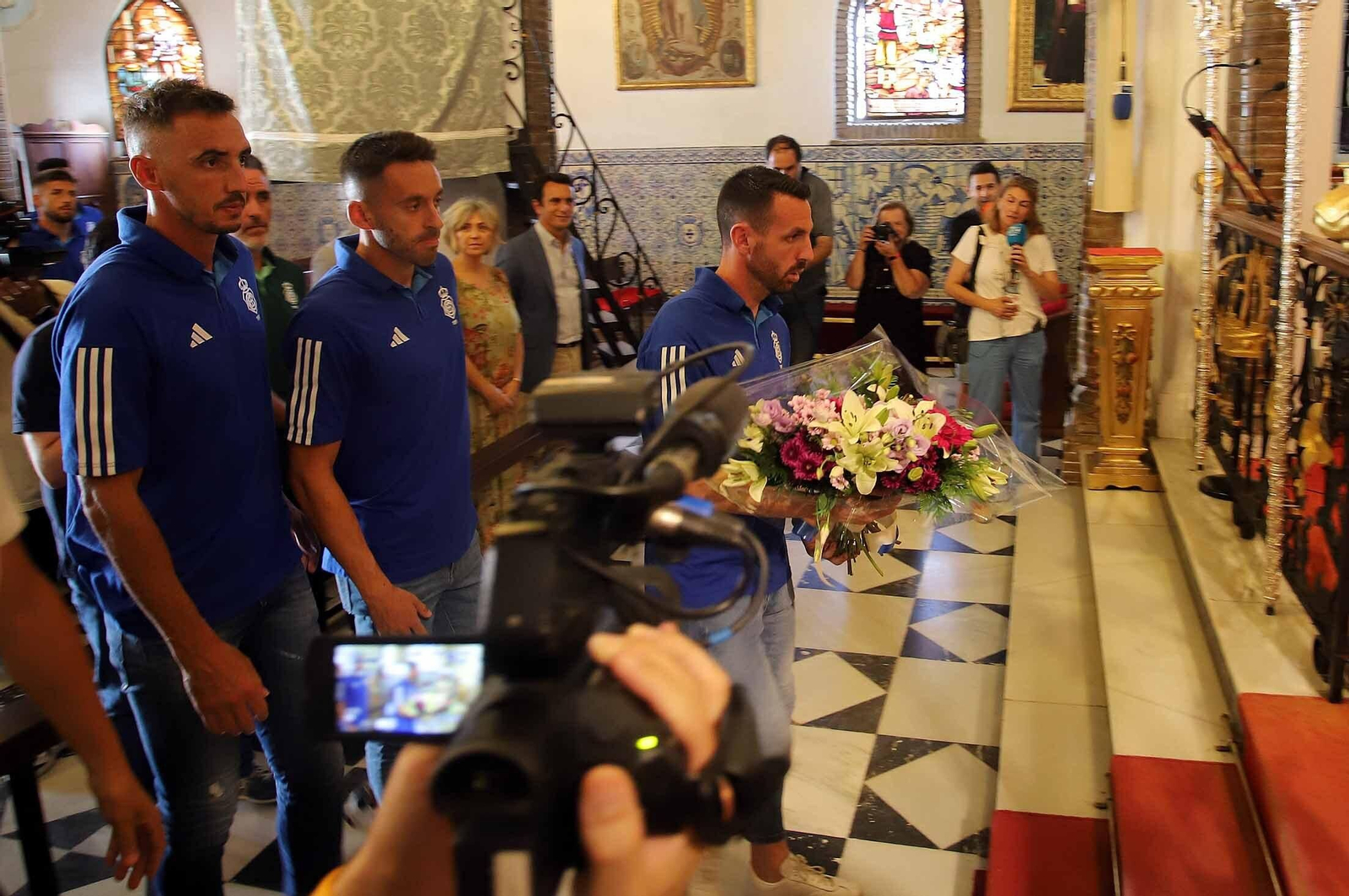 Imágenes de la ofrenda floral del Recreativo de Huelva a la Virgen de La Cinta