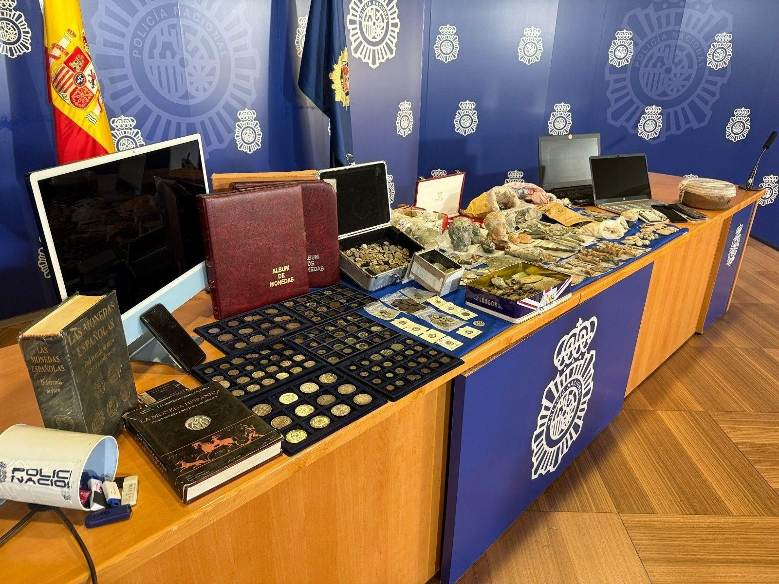 Las piezas arqueológicas rescatadas del expolio en Mairena del Aljarafe.