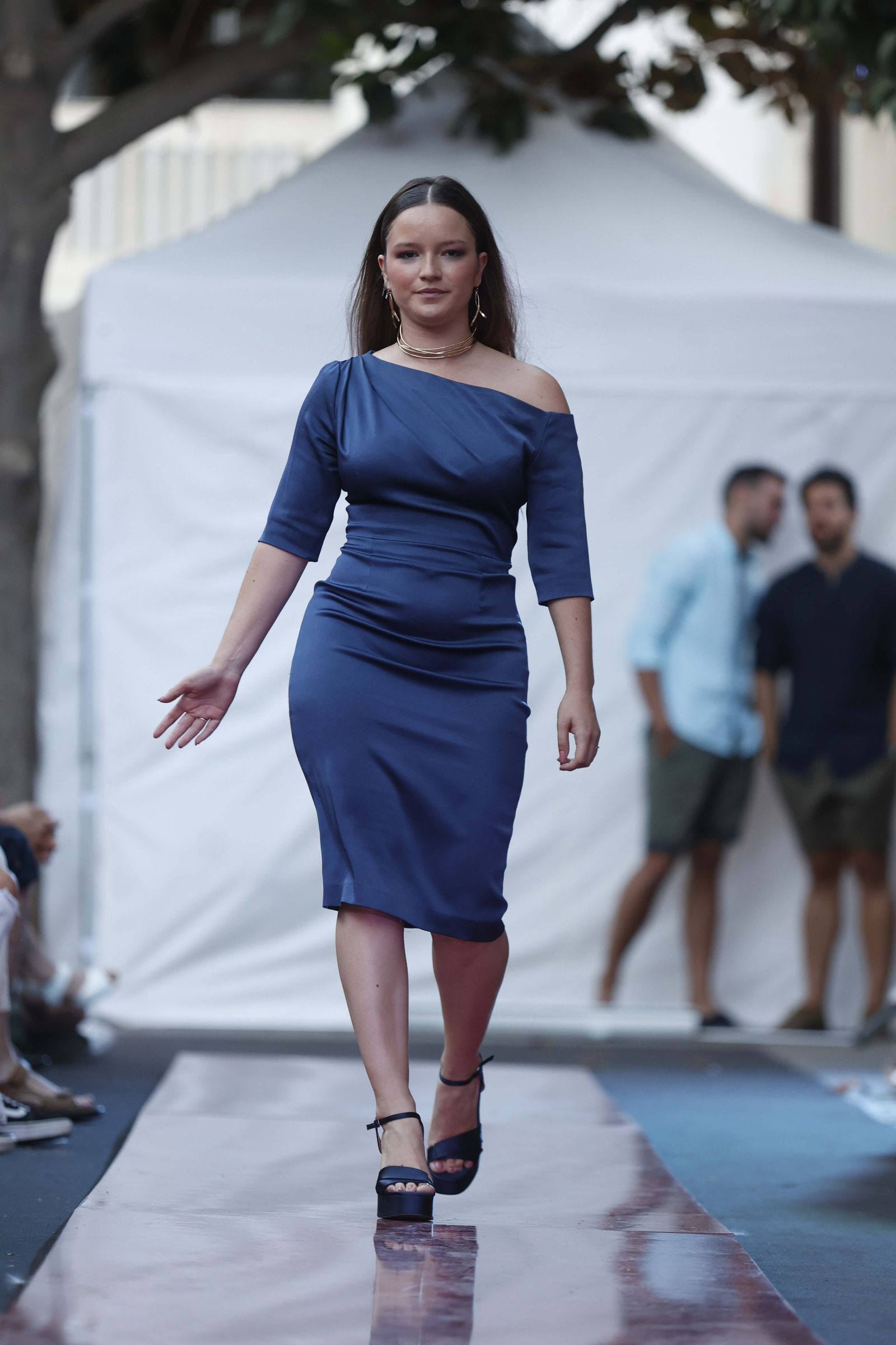 Las imágenes del Desfile de Jóvenes Diseñadores en la Plaza de la Magdalena