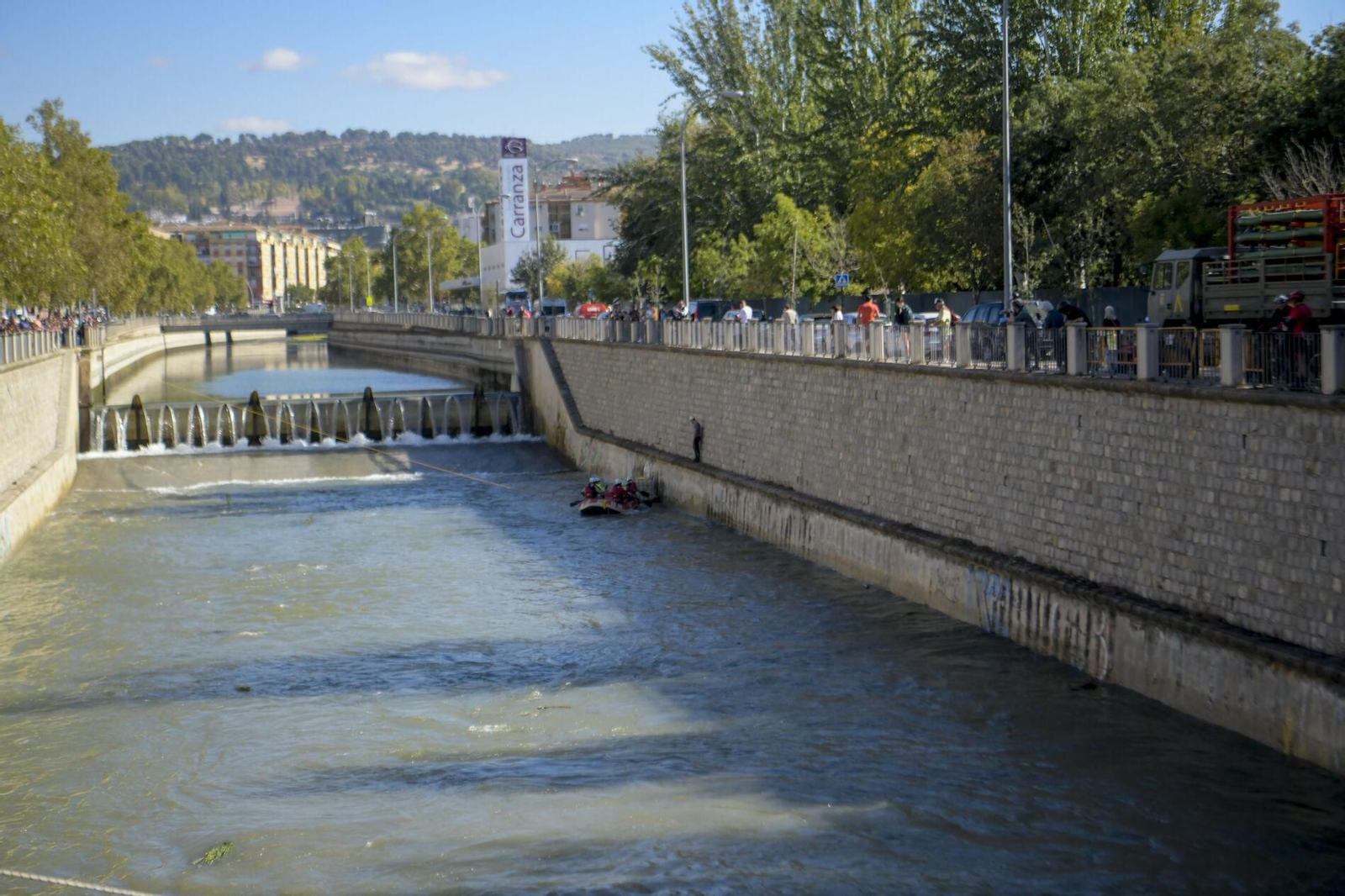 Así ha sido el simulacro de rescate en el río Genil de Granada