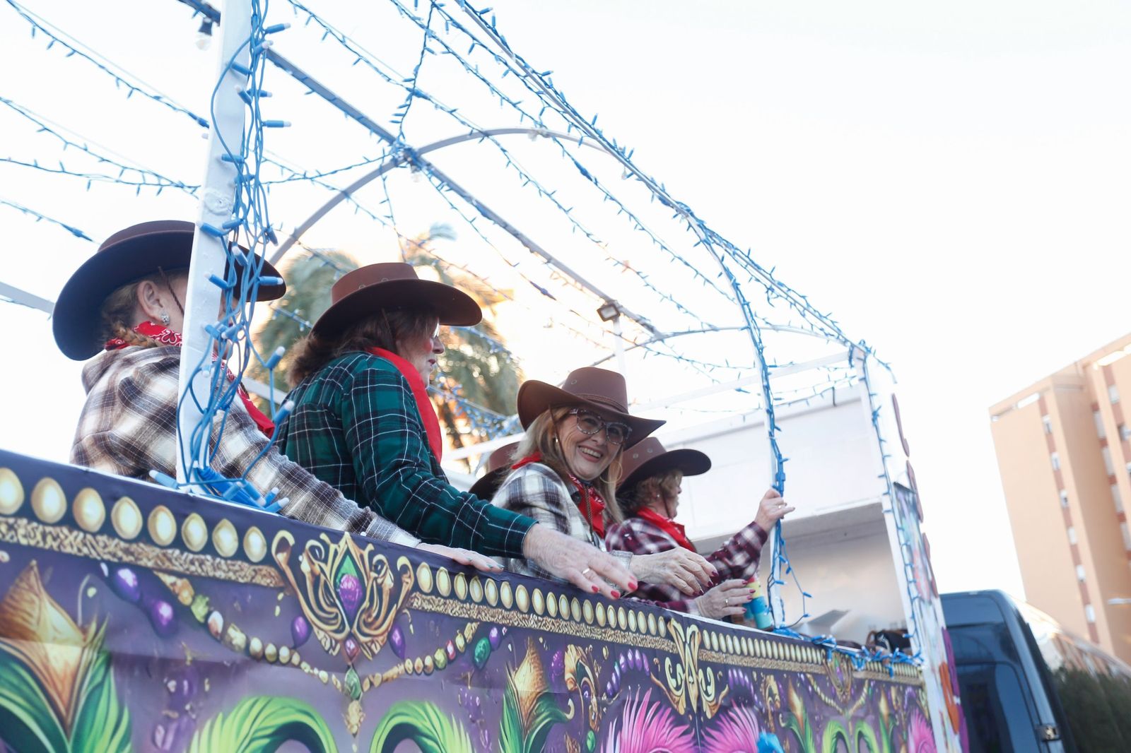 Búscate en las fotos de la cabalgata del Carnaval de Algeciras 2026