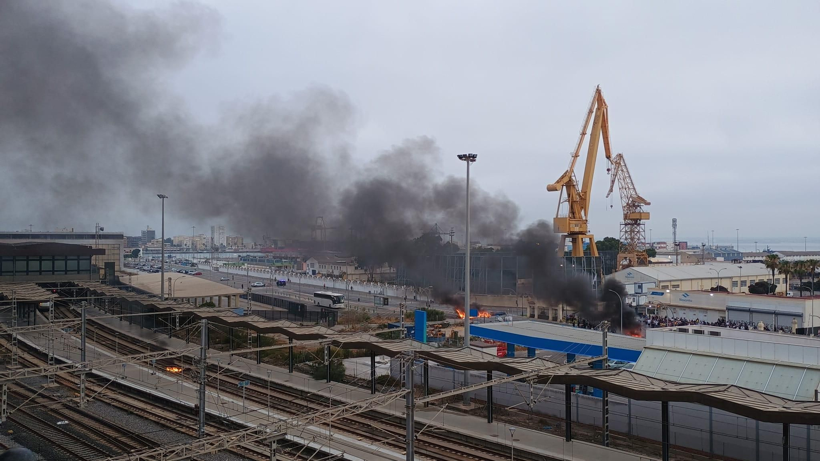 Acceso al astillero de Cádiz el primer día de huelga del metal.