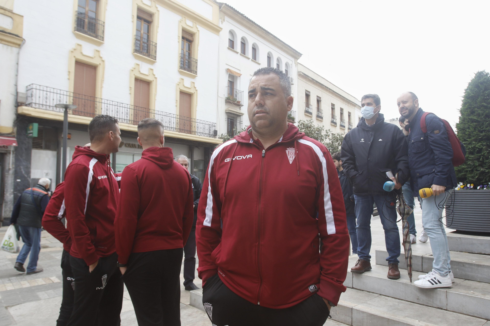 La recepción del Ayuntamiento al Córdoba CF por su ascenso a Primera RFEF, en imágenes