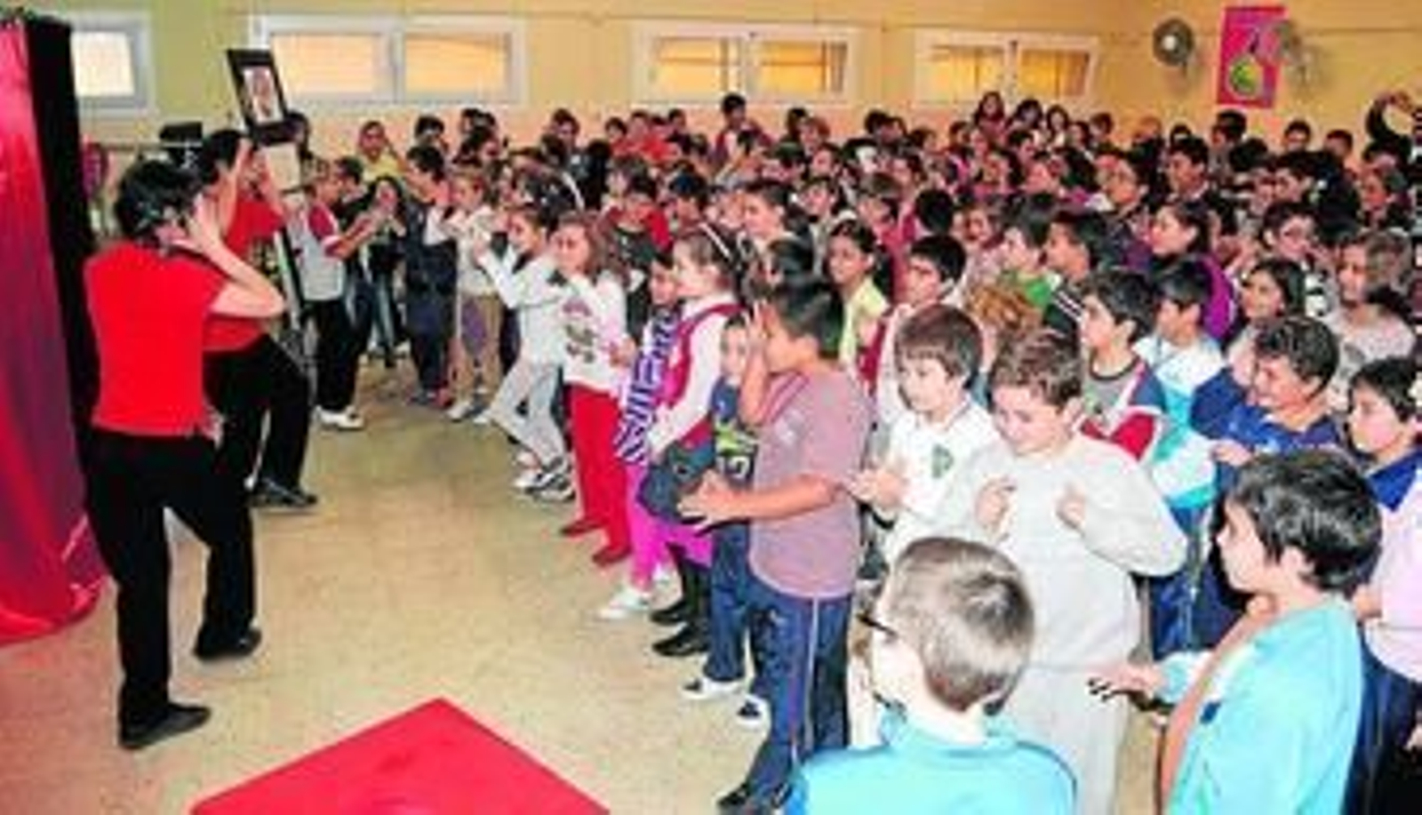 Los alumnos del Freinet en la representación teatral.