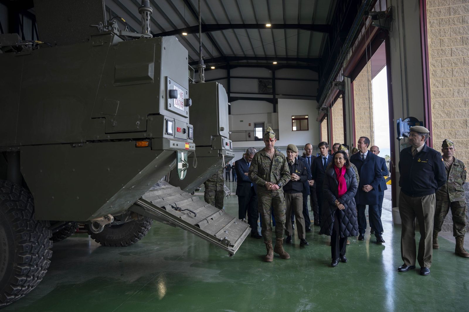 Margarita Robles entrega en Viator los primeros vehículos 8x8 ‘Dragón’ al Ejército de Tierra