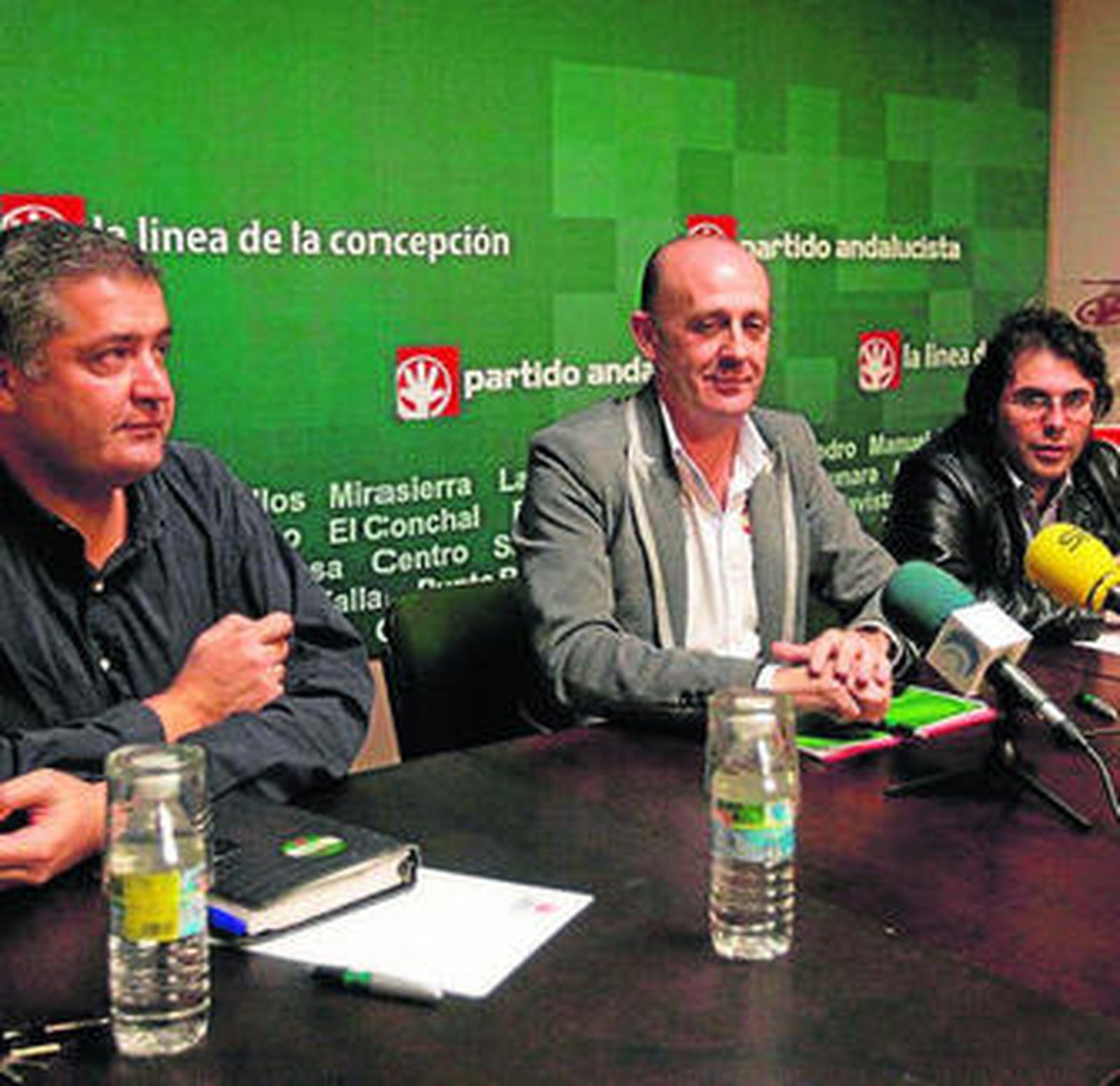 Ángel Villar, entre José María España y Antonio Jesús García.