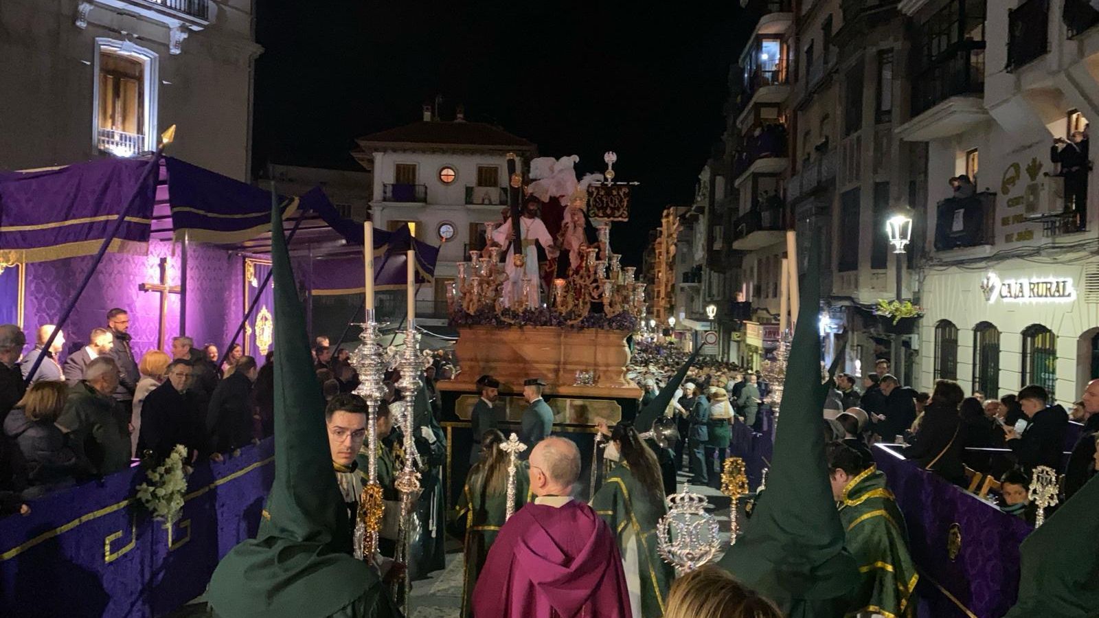 El misterio del Gran Poder y la Virgen del Dulce Nombre pasan por carrera oficial