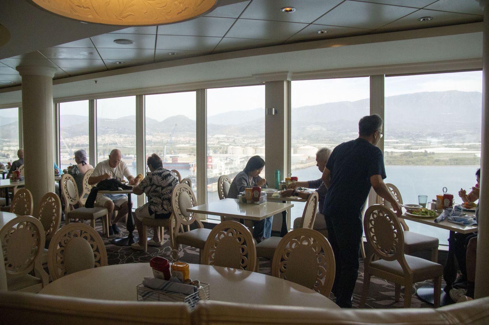 El Puerto de Motril recibe el mayor buque de su historia, en imágenes