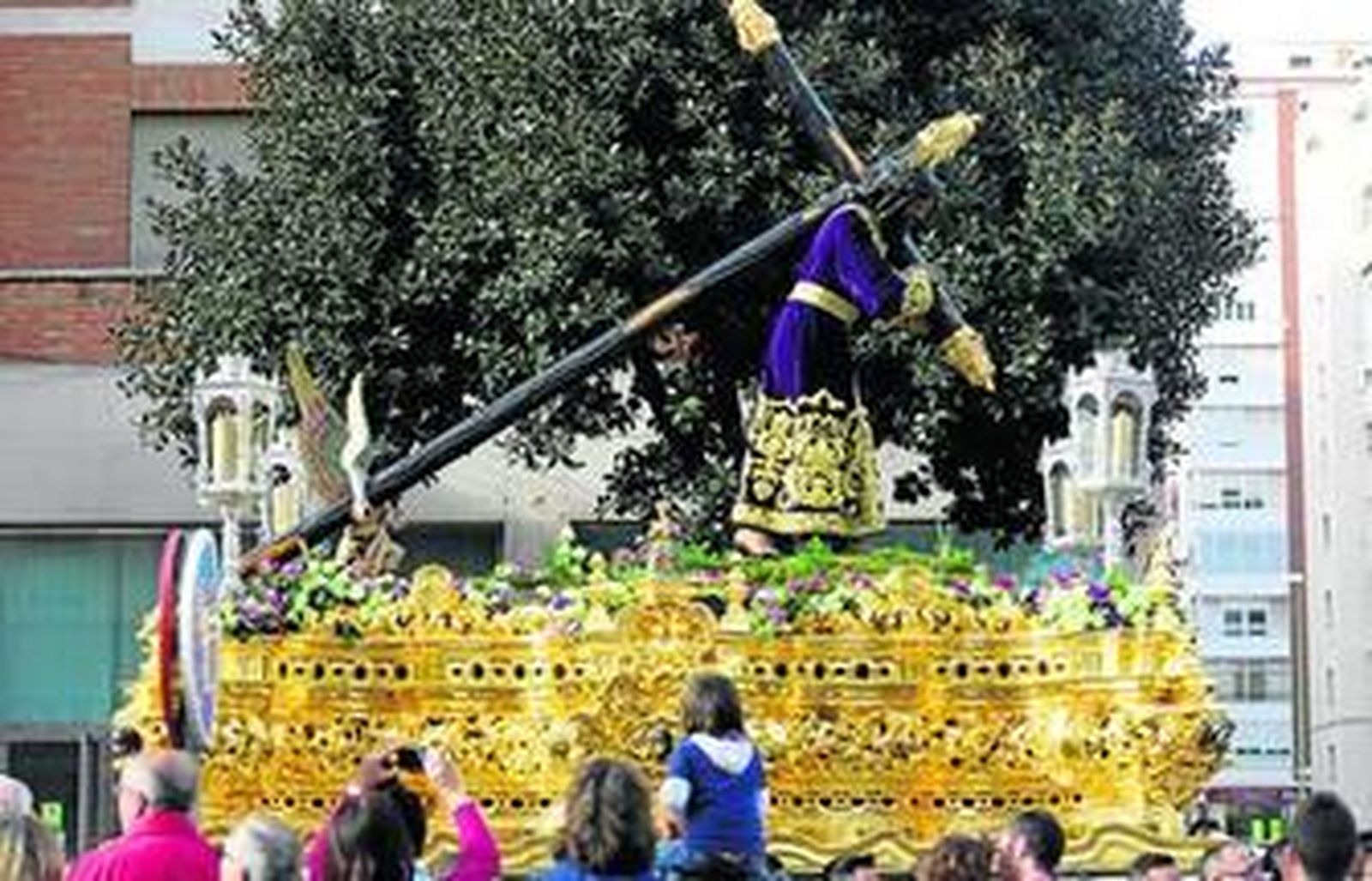 El Nazareno del Perdón por el barrio de Nueva Málaga
