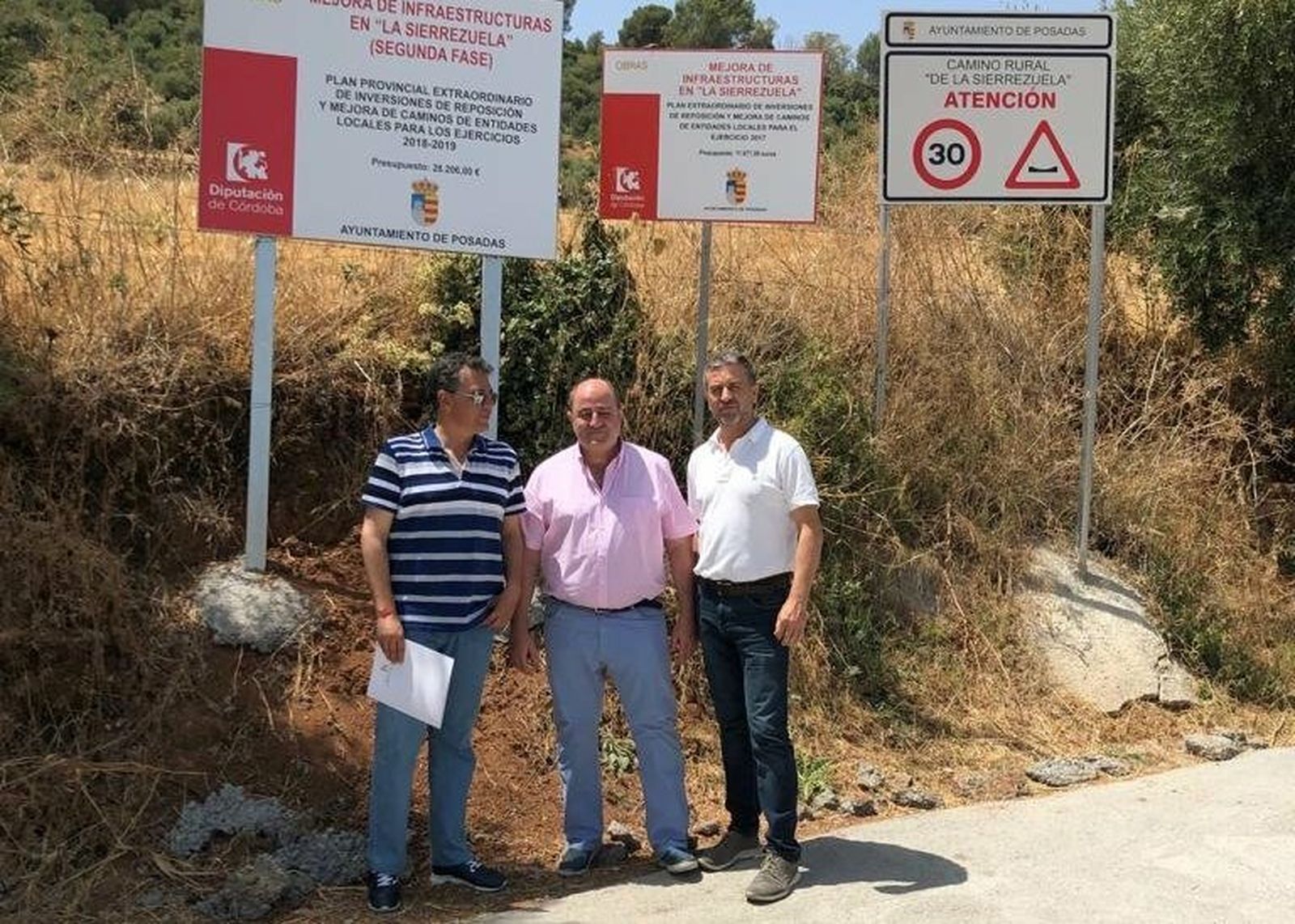 Un momento de la entrega del camino.