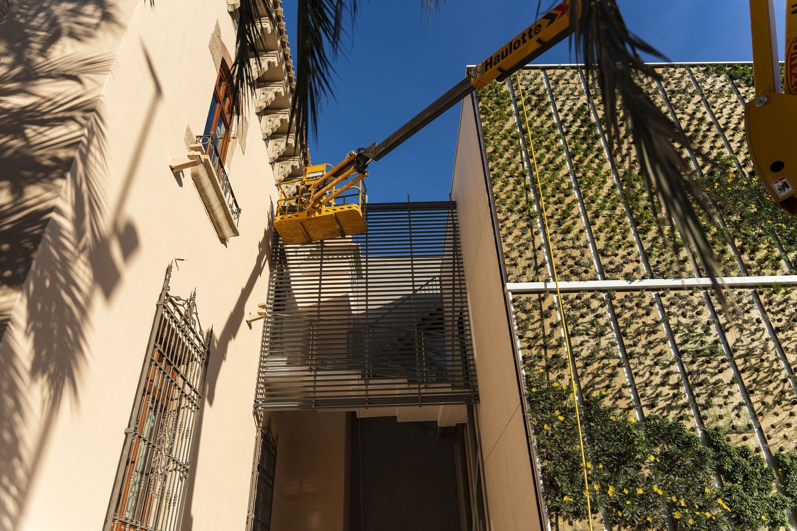 Fotogalería de las obras del Preventorio: el jardín vertical, protagonista de la rehabilitación