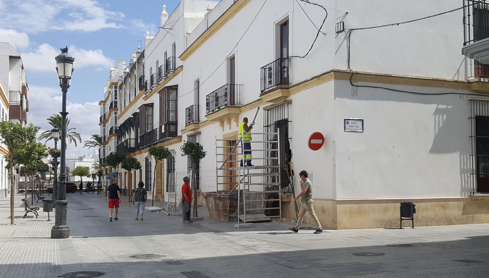 Trabajos que se desarrollan en el inmueble situado entre las calles La Plaza y Padre Caro.