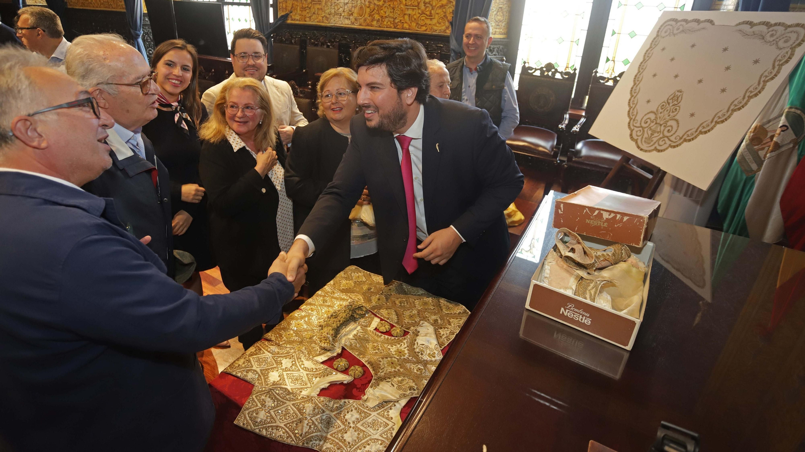 Fotos del traje donado por Miguelín a la Virgen de La Palma