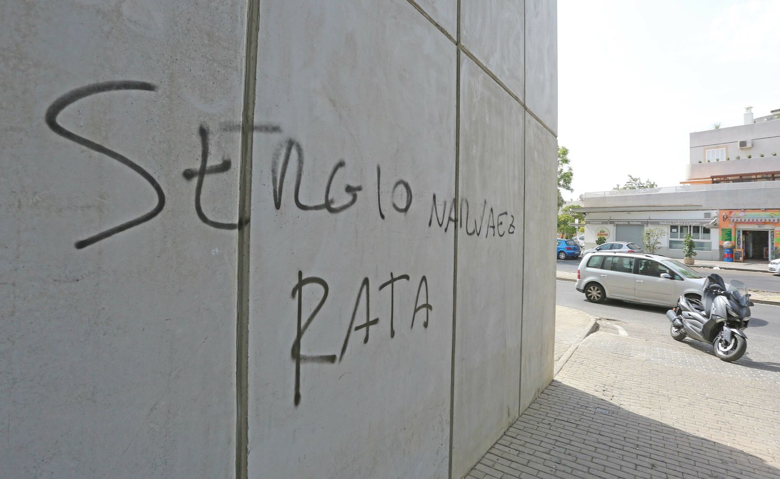 Pintadas vandálicas en Chapín contra Sergio Narváez.