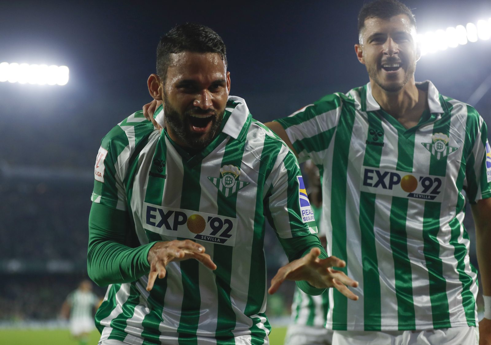 Willian José celebra su gol.