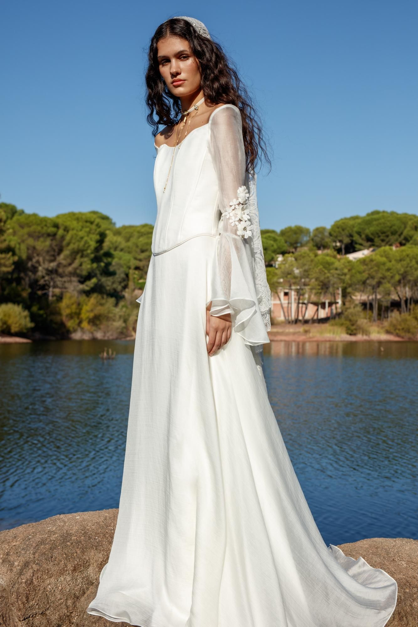 Modelo de la Colección Nupcial Matilde Cano 2026