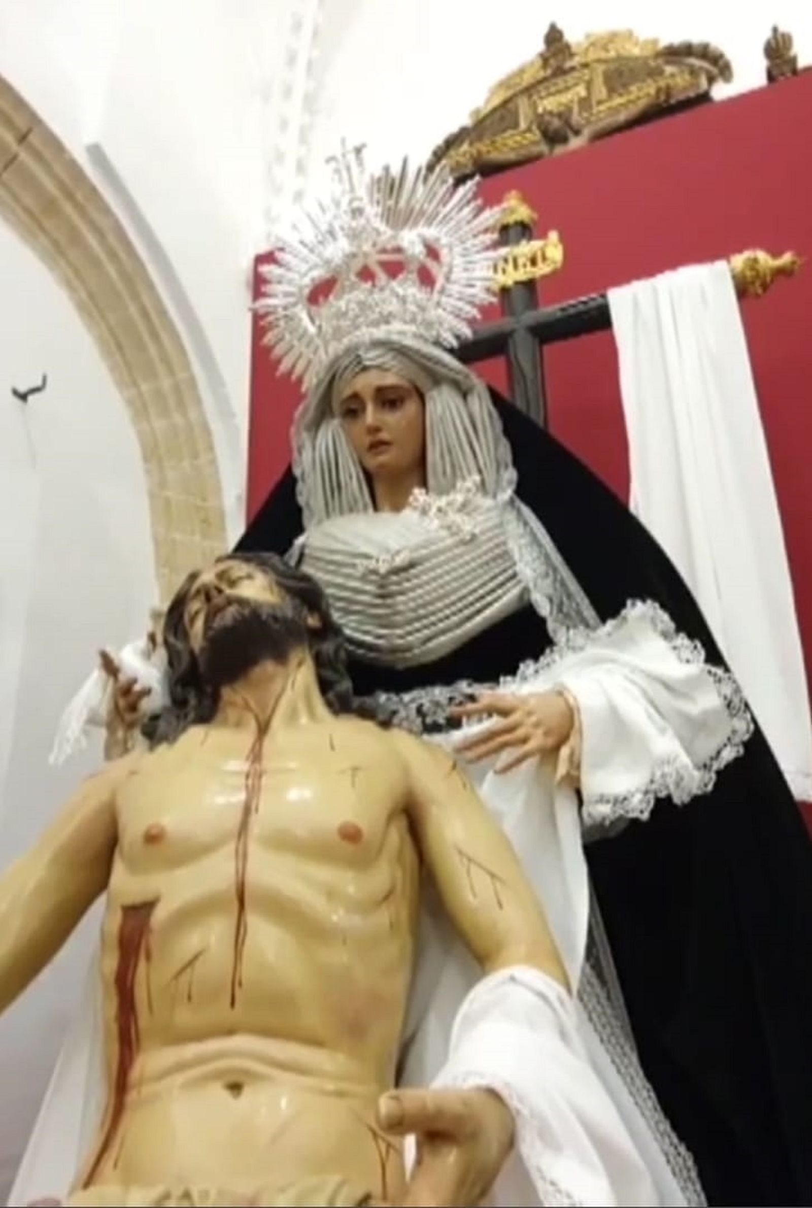 Imagen del Cristo de la Caridad y la Virgen de la Soledad.