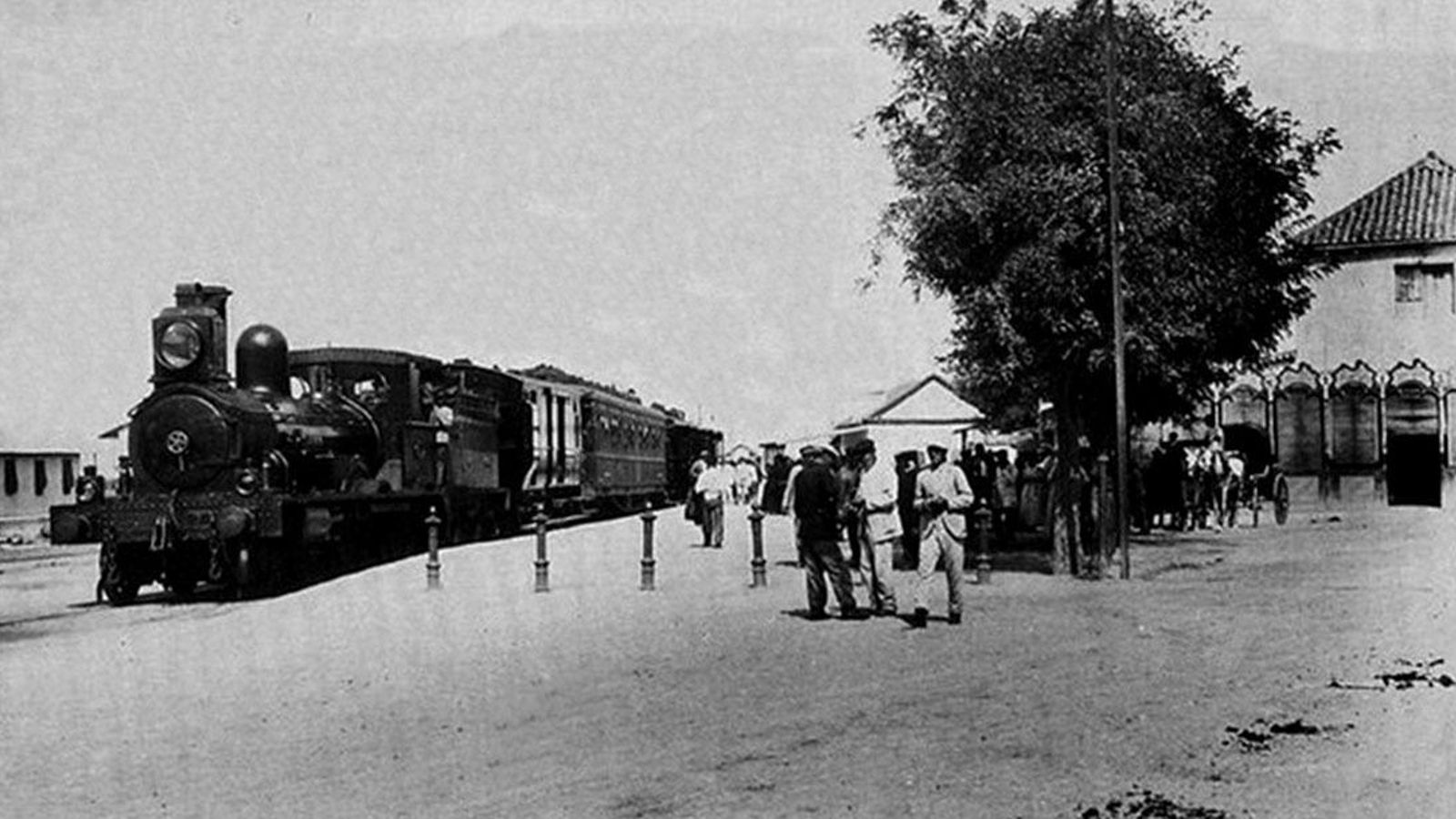 Un tren estacionado en la Estación del Puerto de Algeciras en 1910