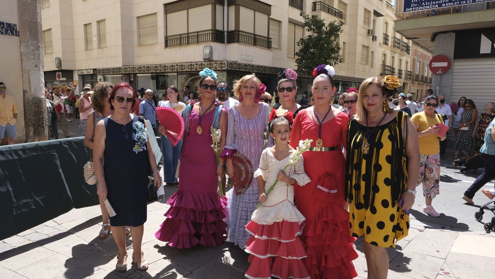Imágenes de la ofrenda floral a la Virgen del Mar. Feria de Almería 2022