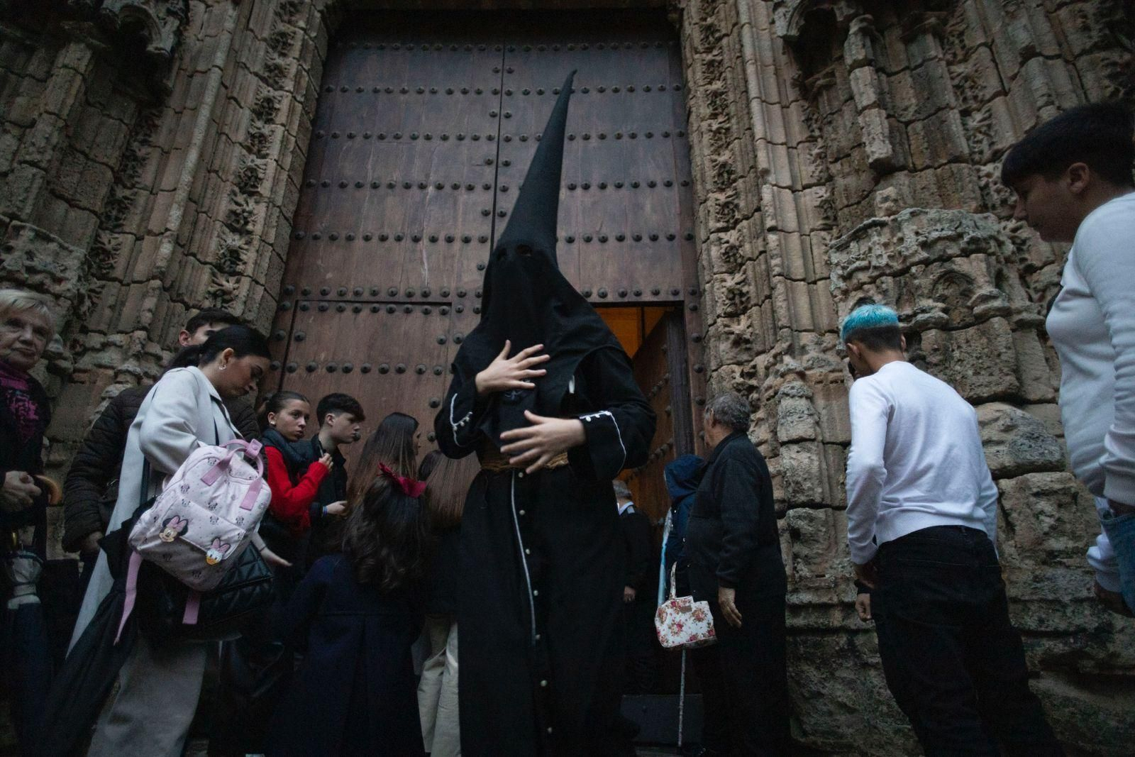 Las imágenes del Lunes Santo 2024 en El Puerto: Afligidos