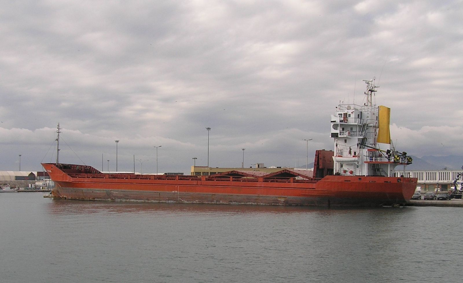 'Eider' (el barco de la droga), inmovilizado en el muelle pesquero.