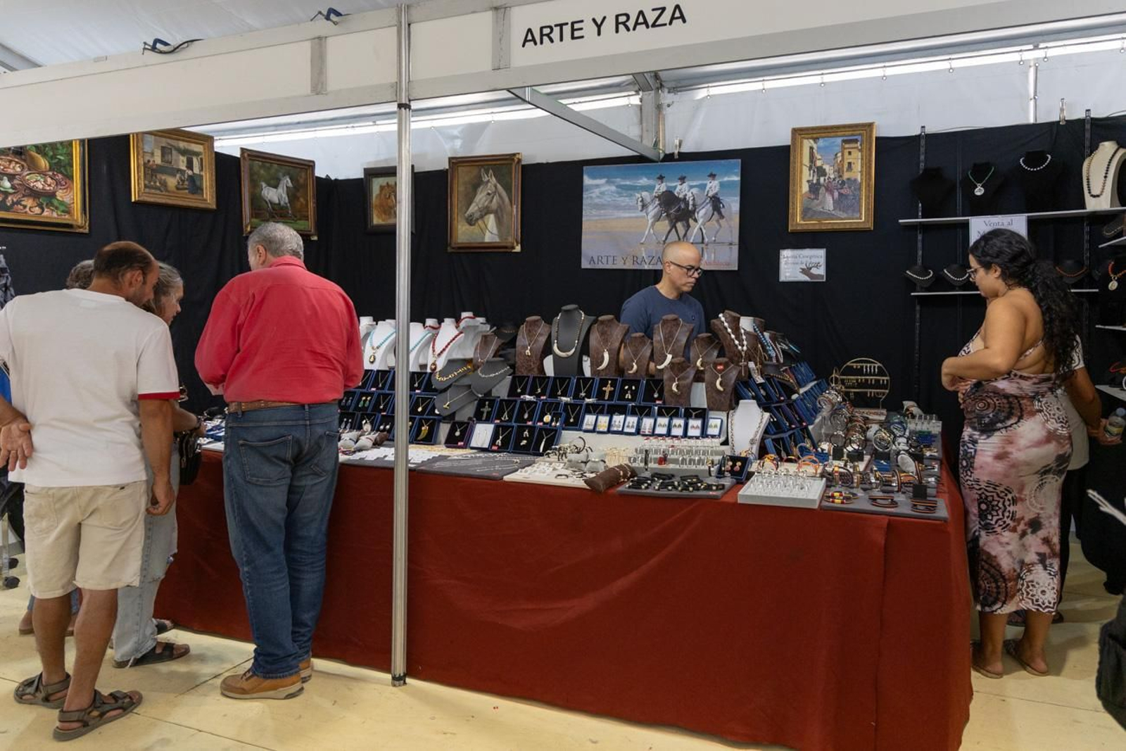 Anducab rinde homenaje a la unidad de caballería de la Policía Nacional