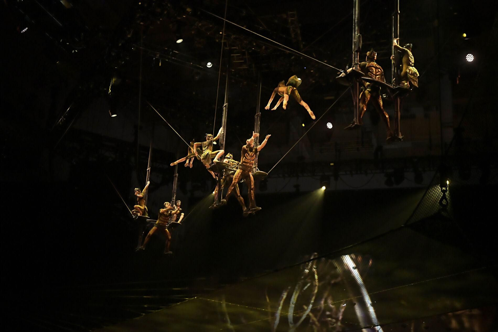 El Circo del Sol brilla en el Palacio de Deportes de Granada