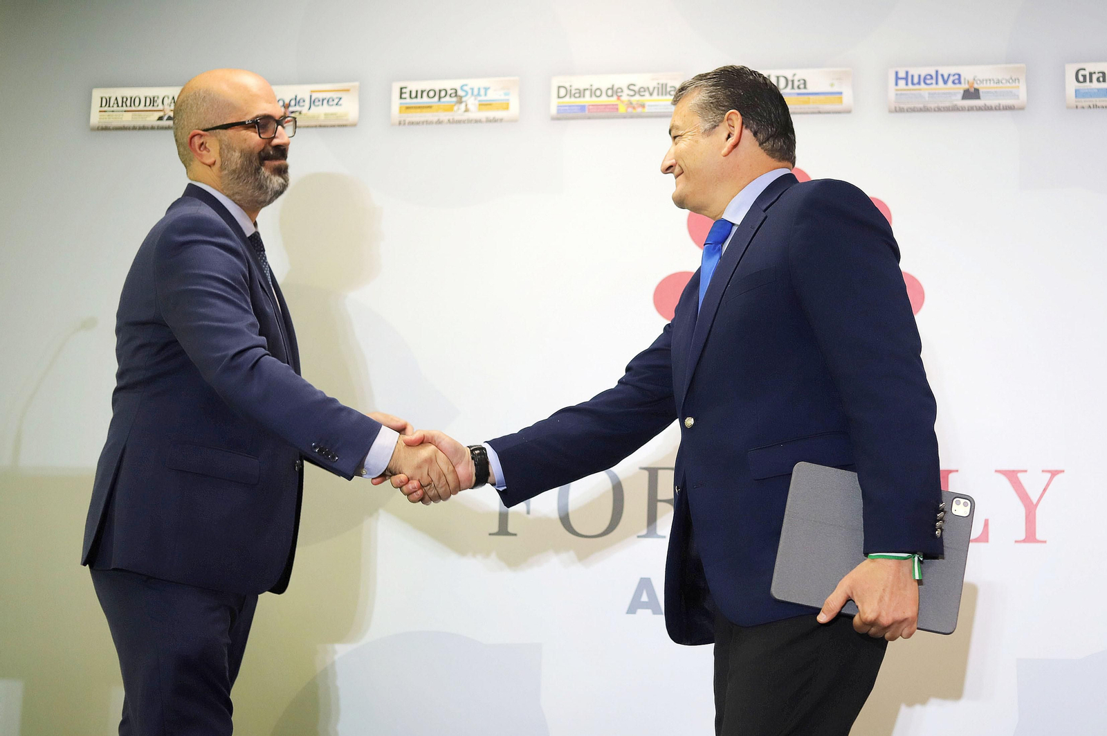 Imágenes del desayuno-coloquio con Antonio Sanz en el Foro Joly Andalucía celebrado en la Lonja de la Innovación del Puerto de Huelva