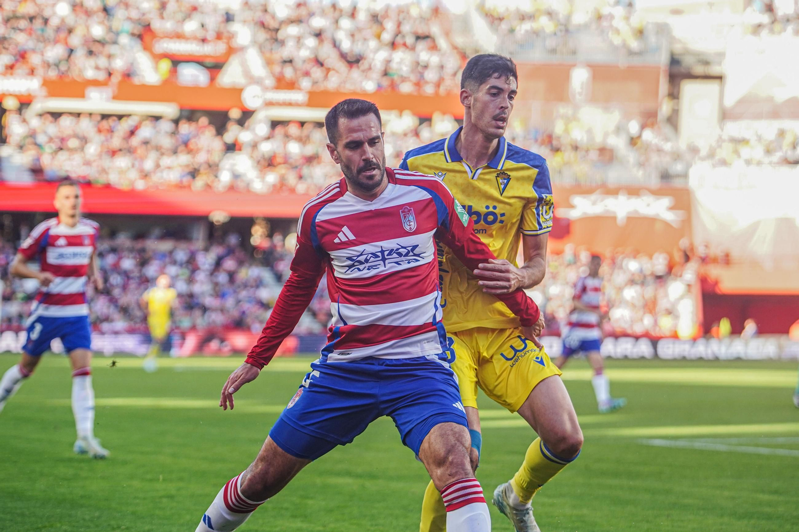 Carlos Fernández en un lance del Granada-Cádiz.