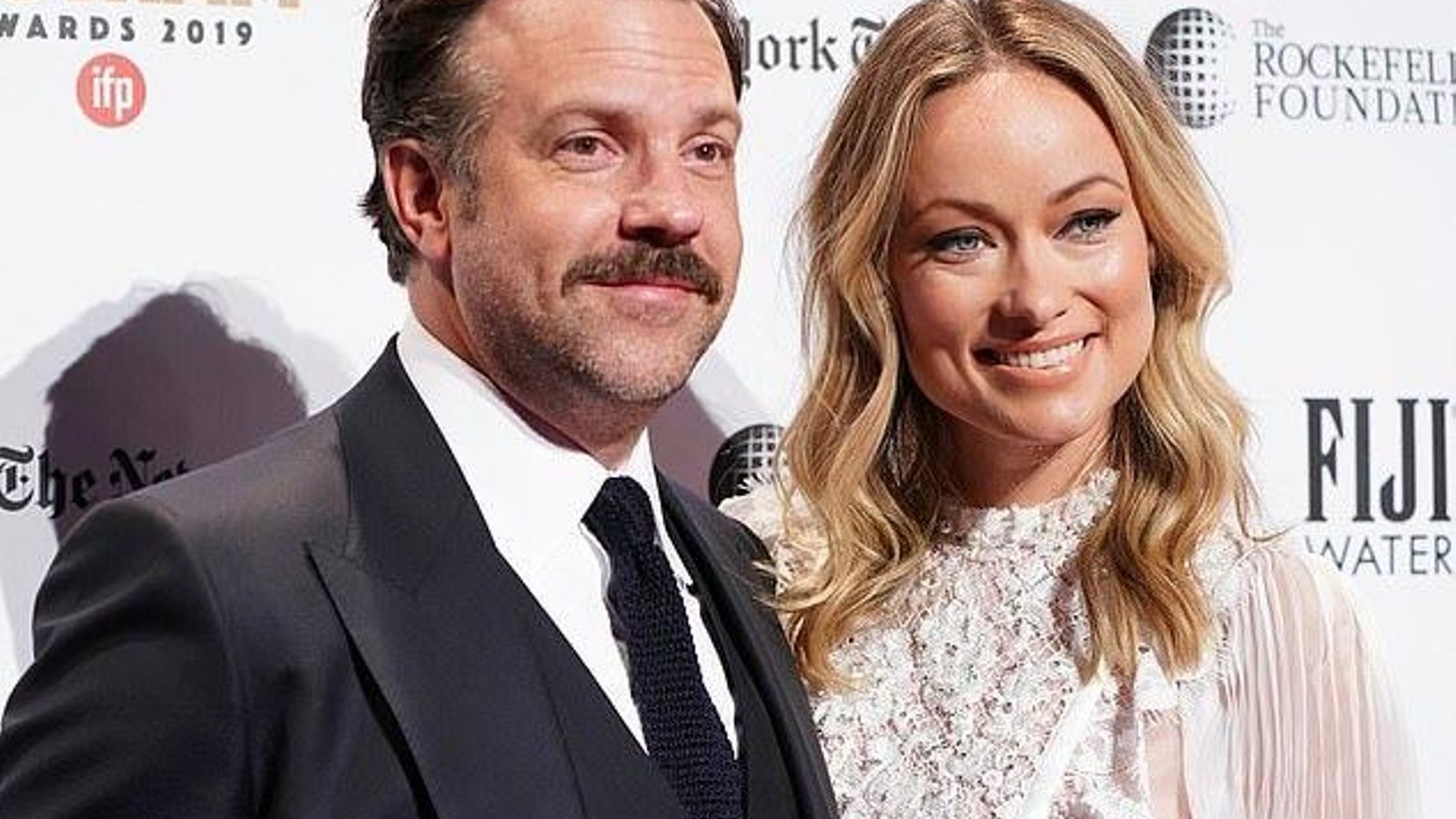 La actriz con su ex y padre de sus dos hijos, el cómico Jason Sudeikis.