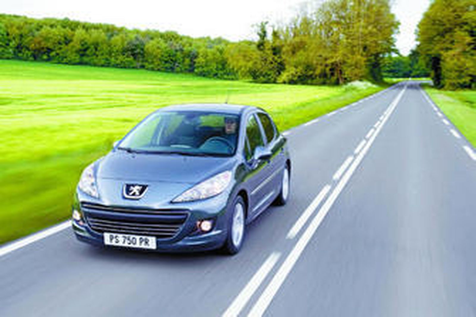 El nuevo 207 mantiene su equilibrio estético expresando de manera natural fuerza y dinamismo.