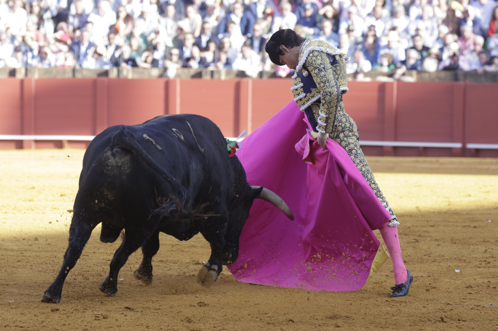 Las imágenes de la quinta corrida de abono en la Maestranza de Sevilla