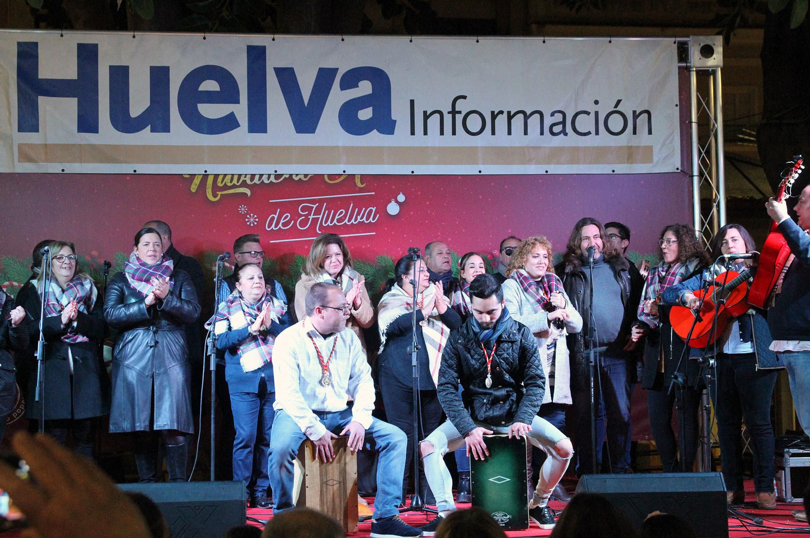 Pepe El Marismeño y el Coro de Emigrantes ponen voz al Cuentacuentos de Huelva Información, en imágenes