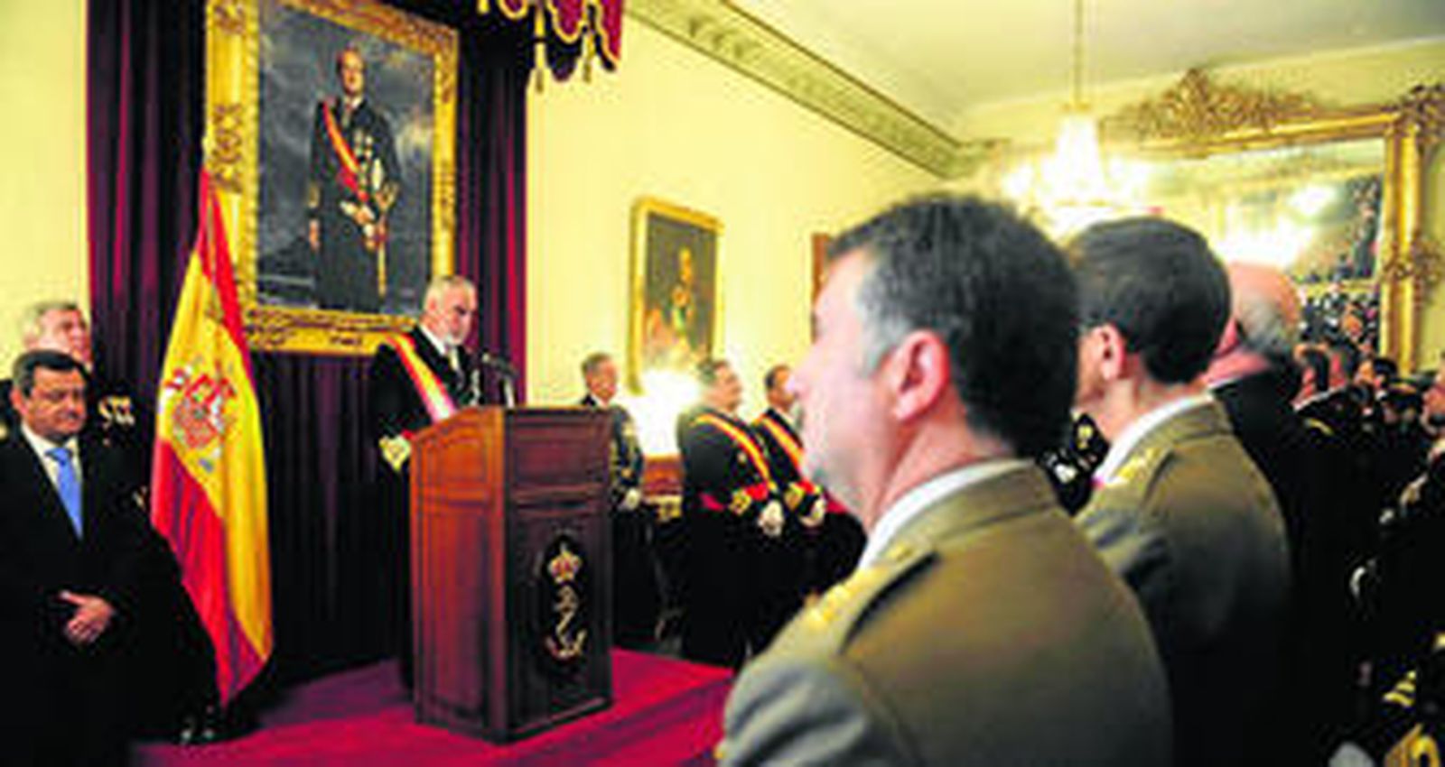 El almirante de la Flota pronuncia su discurso de la Pascua Militar en las dependencias actuales de la antigua Capitanía General.