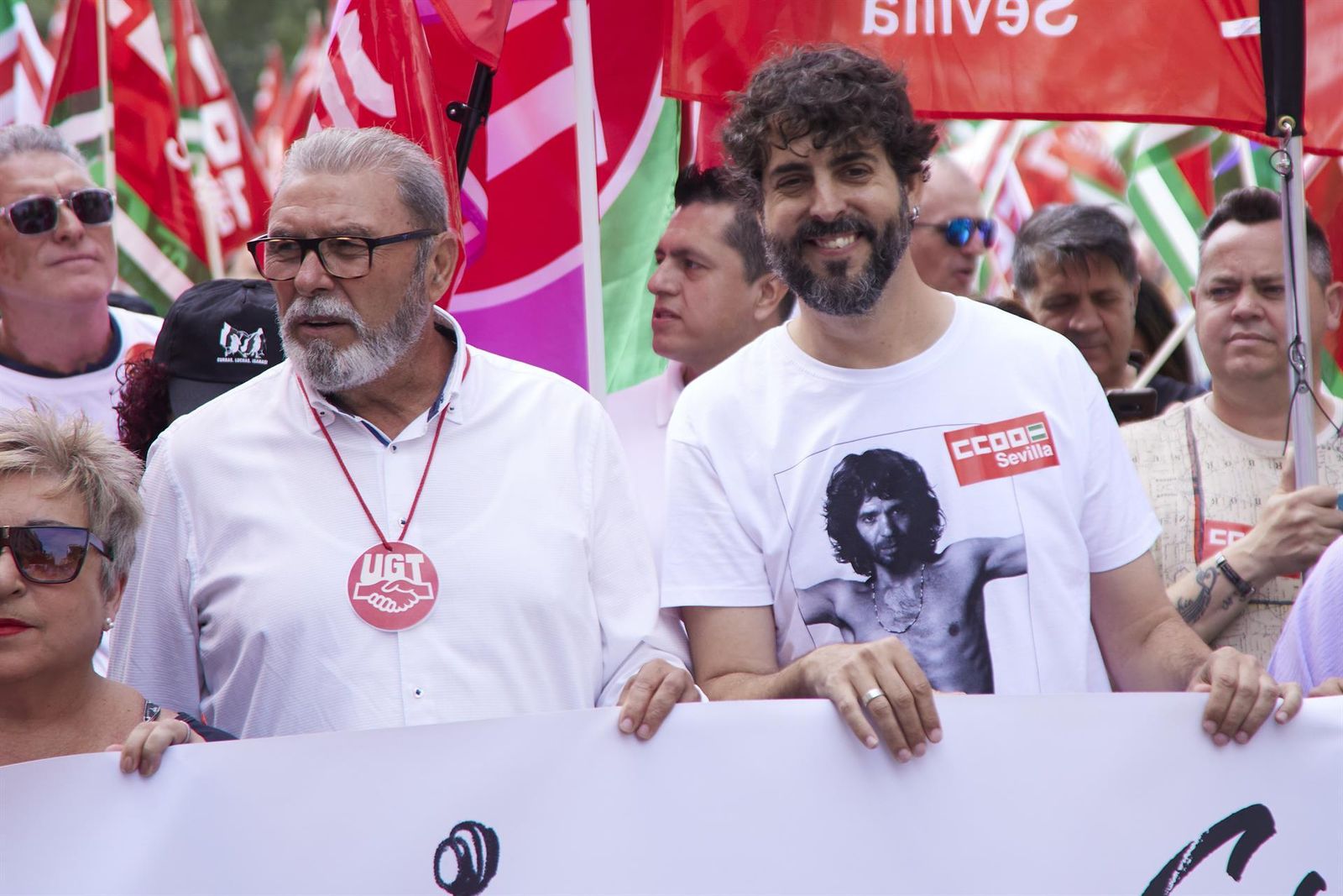 El secretario general de UGT en Sevilla, Juan Bautista Ginés, y el secretario general de CCOO en Sevilla, Carlos Aristu.