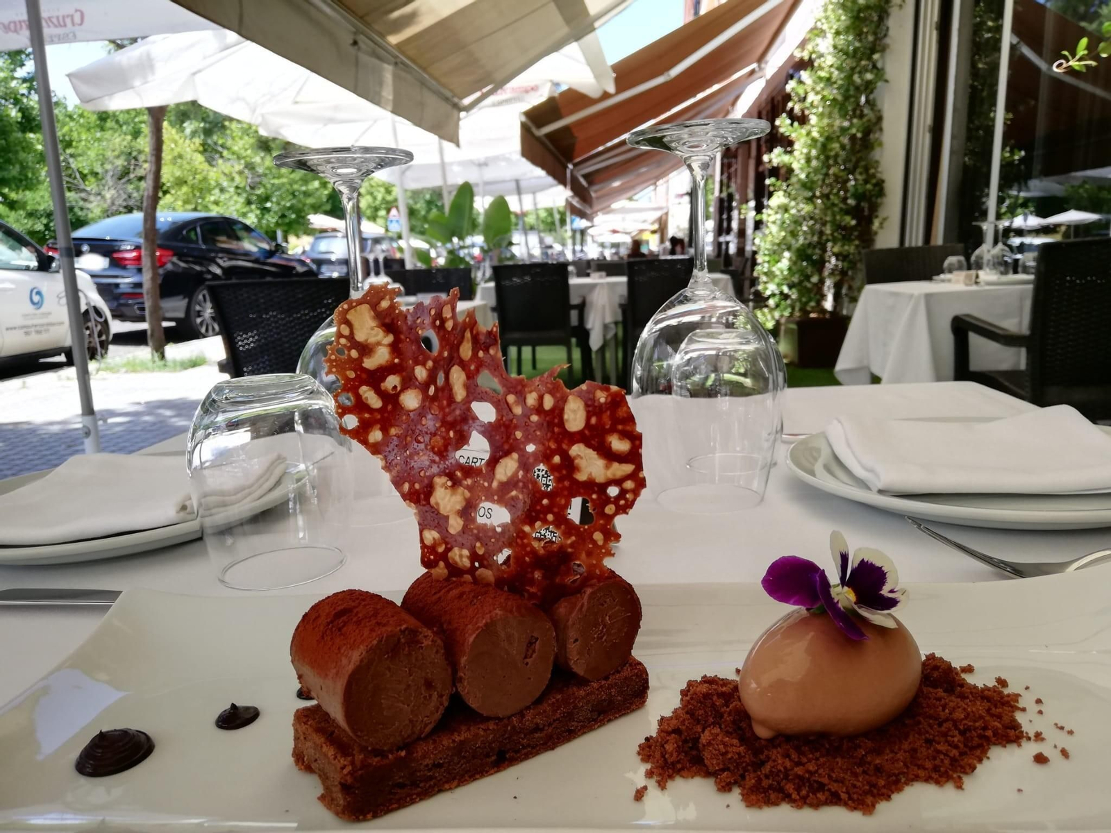 Semi frío de chocolate, brownie y helado de praliné de Restaurante Tellus