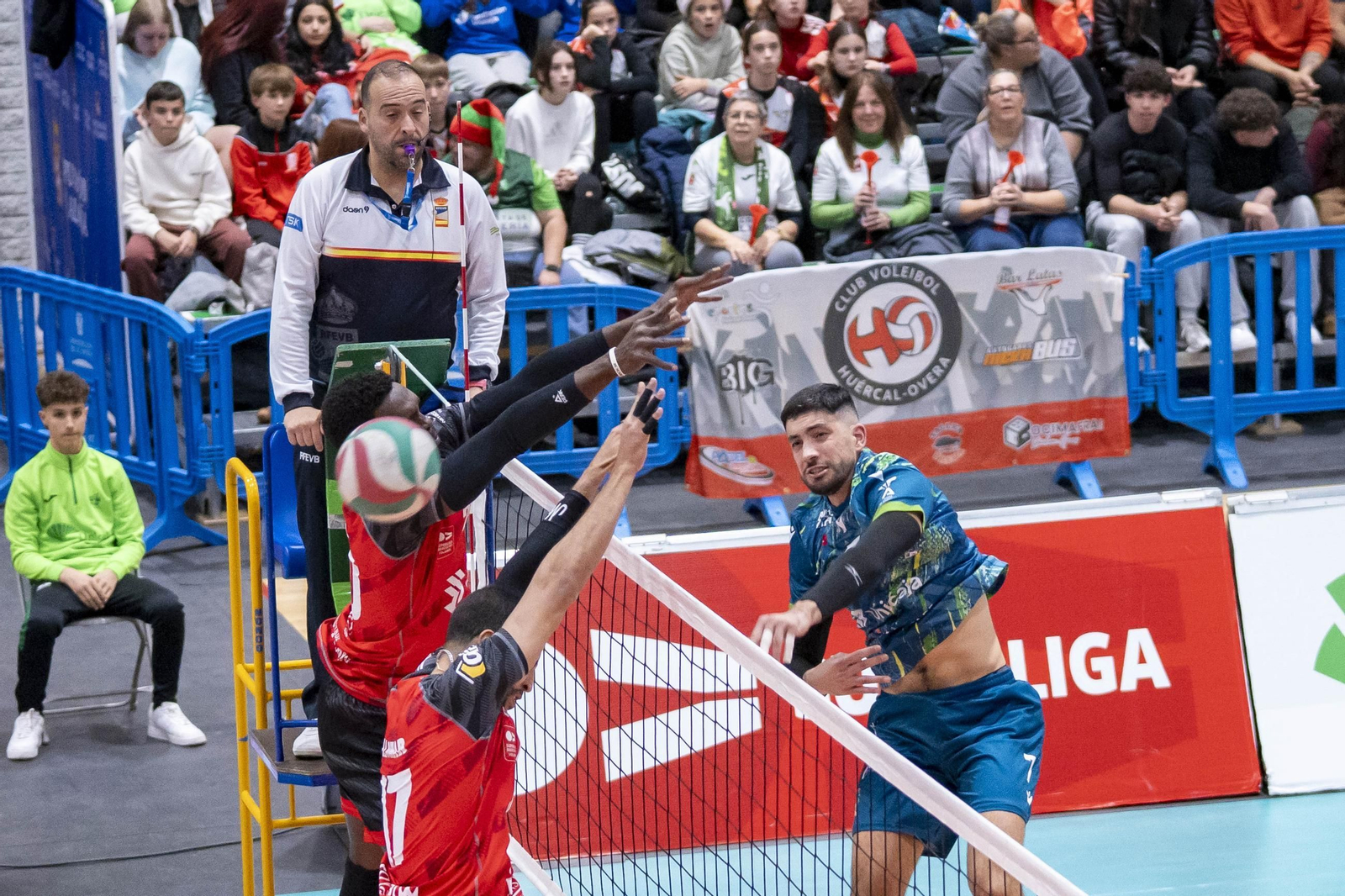 Las imágenes del partido de Superliga entre Unicaja Costa de Almería y Instercap Asisa Tarragona