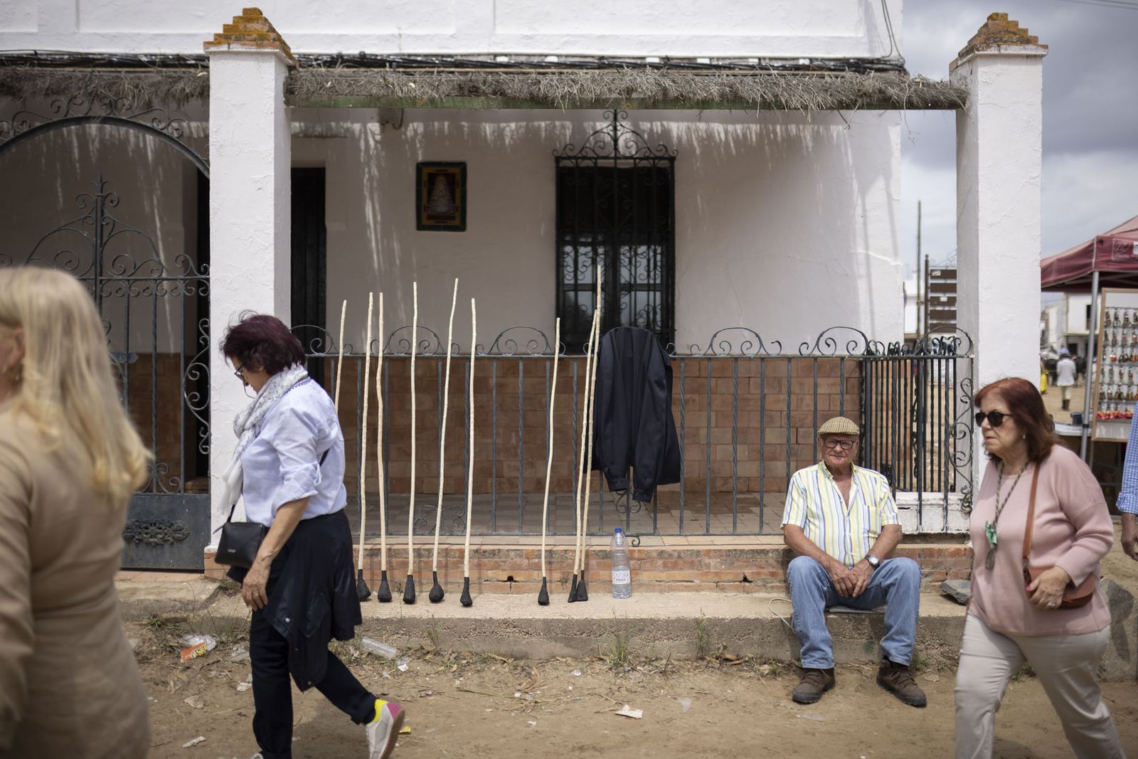 El Rocío 2023: Imágenes de ambiente en la aldea durante la presentación de las Hermandades