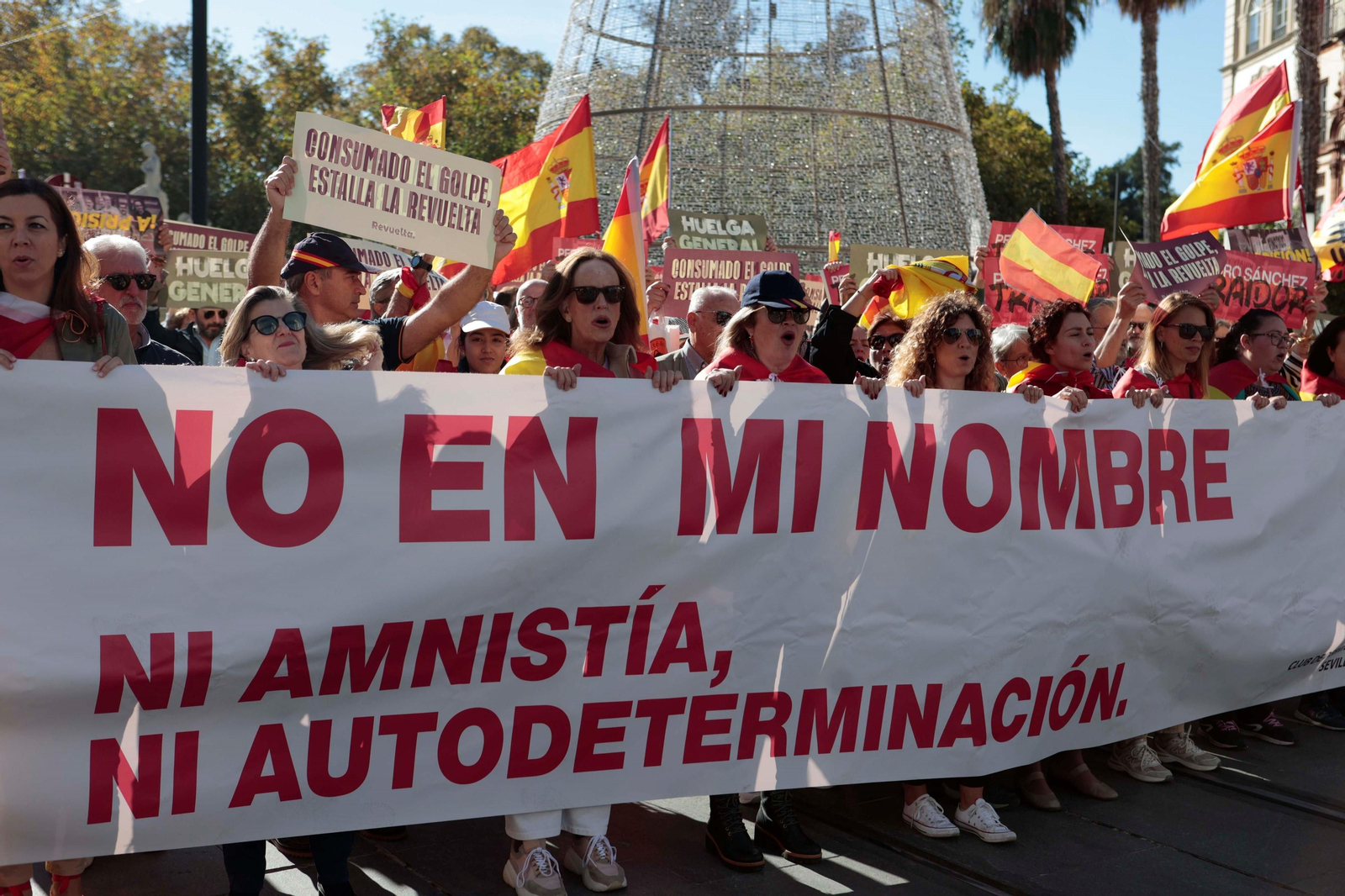 Las fotos de la manifestación en Sevilla contra Pedro Sánchez y la amnistía de este sábado 18 de noviembre