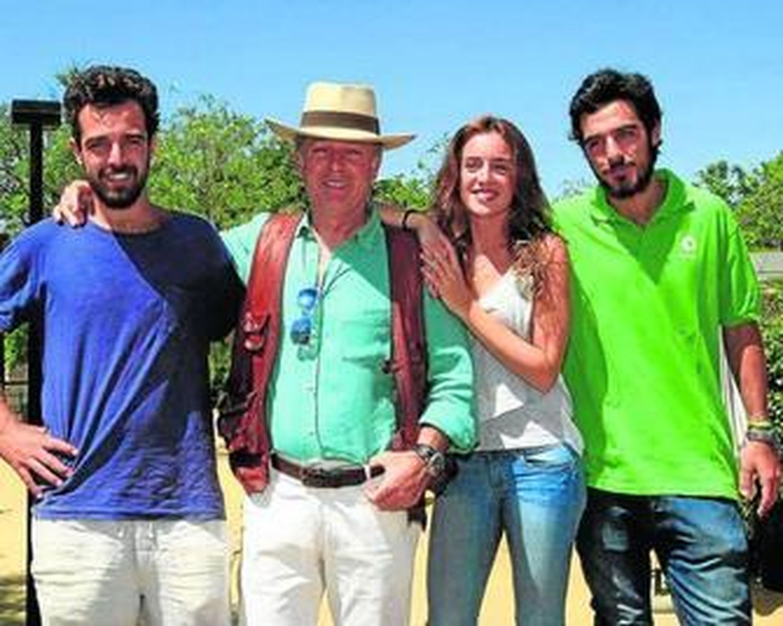 El cantante junto a sus tres hijos, con quienes está compartiendo un verano de lo más especial repleto de actuaciones en las que Jaime, Rocío y Marco demuestran que han heredado el arte de su padre.