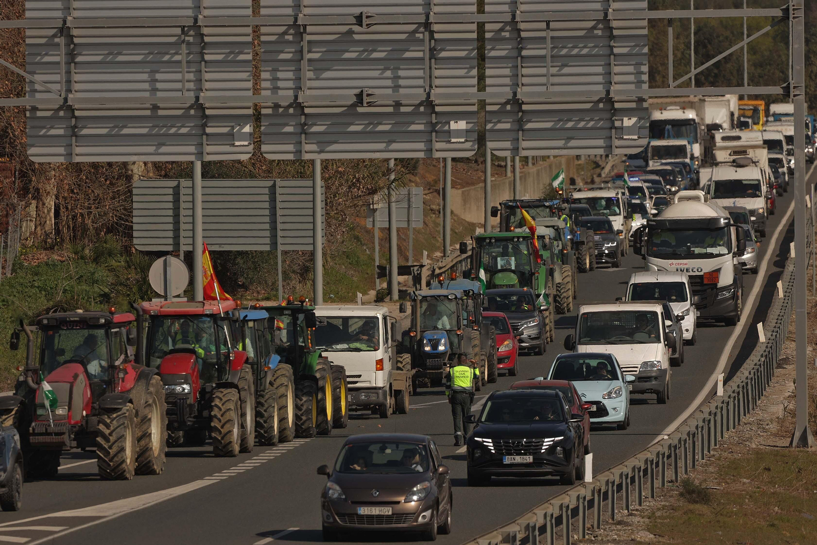 Fotos de la tractorada de agricultores del Valle del Guadiaro en el Campo de Gibraltar