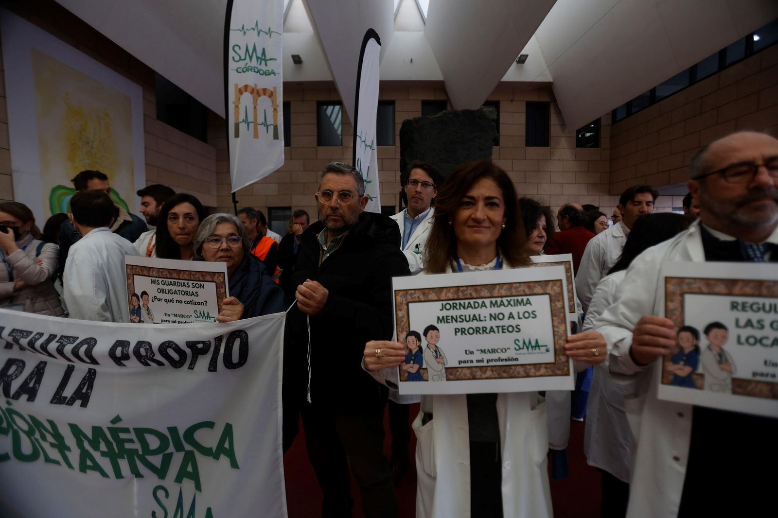 La concentración de médicos en contra de la reforma del Estatuto Marco, en imágenes