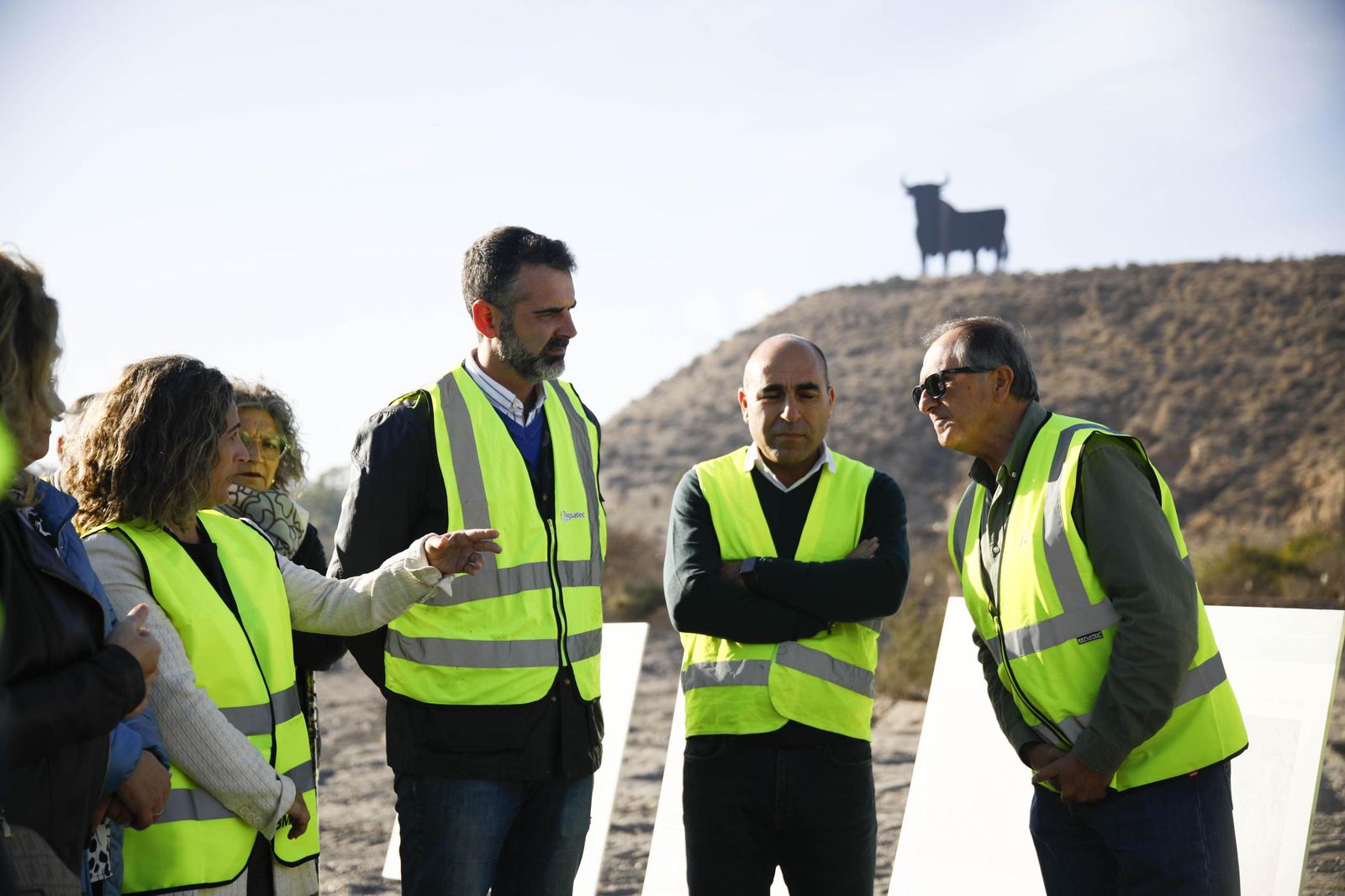 Las imágenes de la visita las obras de restauración hidrogeomorfológica y de naturalización del cauce del río Andarax, en Rioja