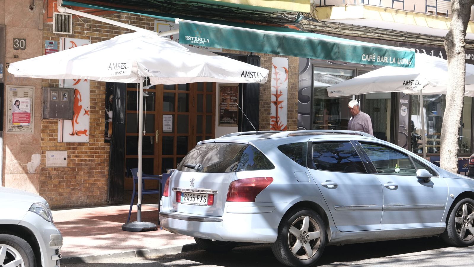 Café La Luna, en la calle Doctor Jiménez Canga Argüerlles.