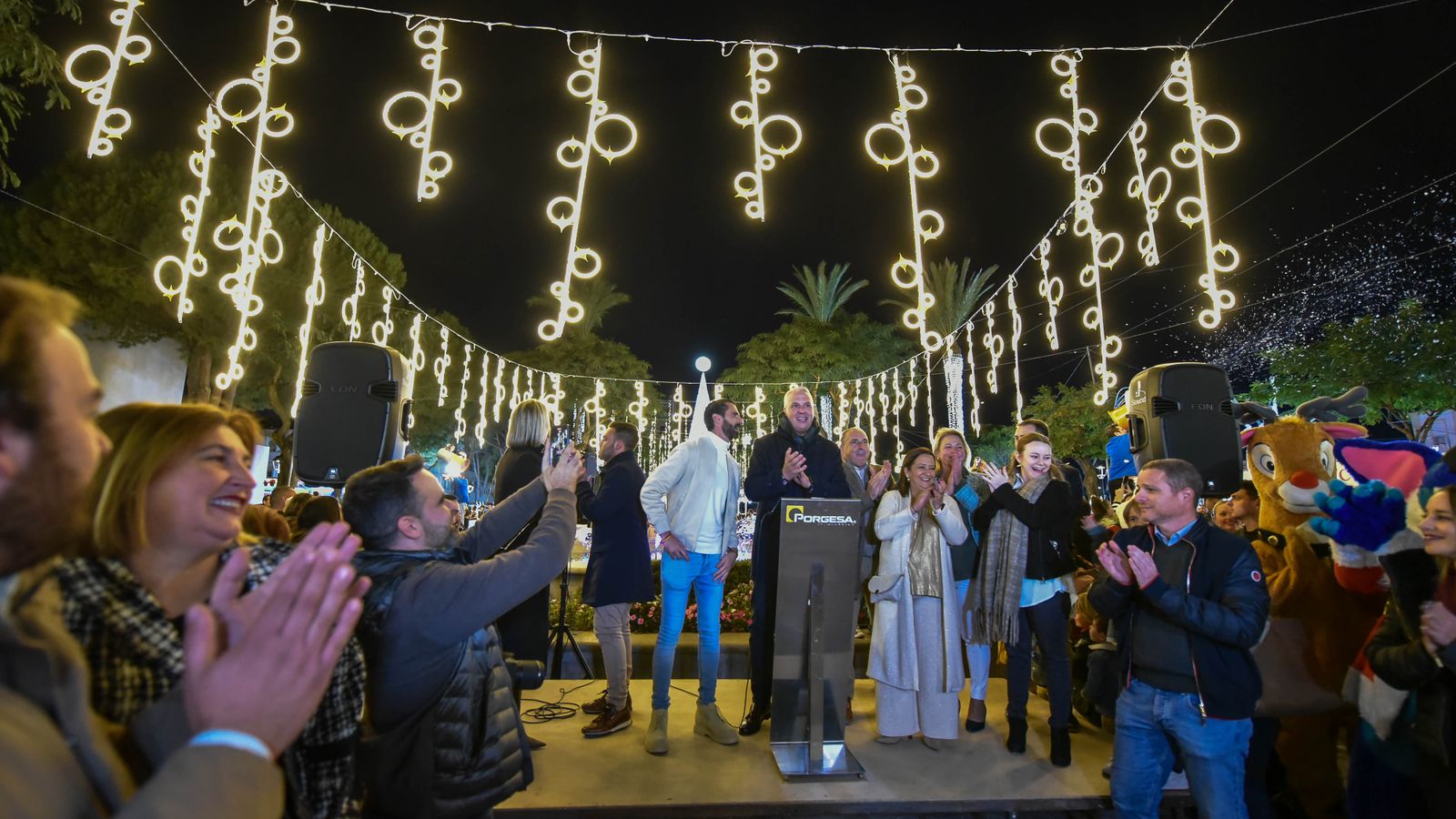 El encendido del alumbrado de Navidad de San Roque, en imágenes