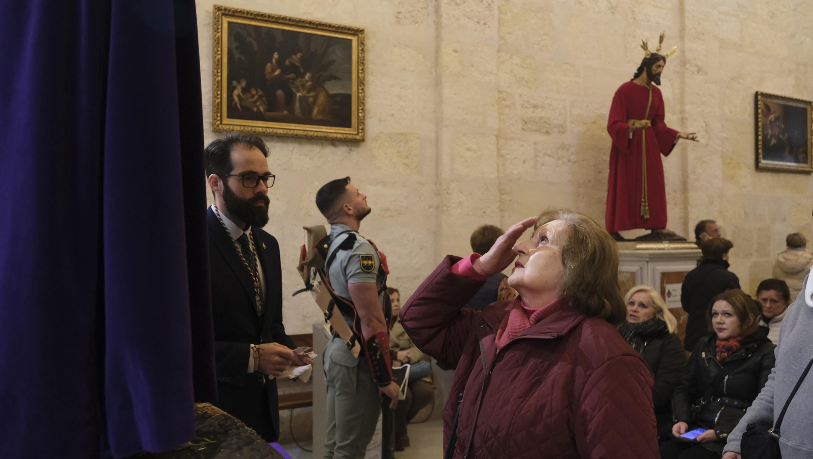 Imágenes del multitudinario besapiés del Cristo de Medinaceli en la Catedral de Almería