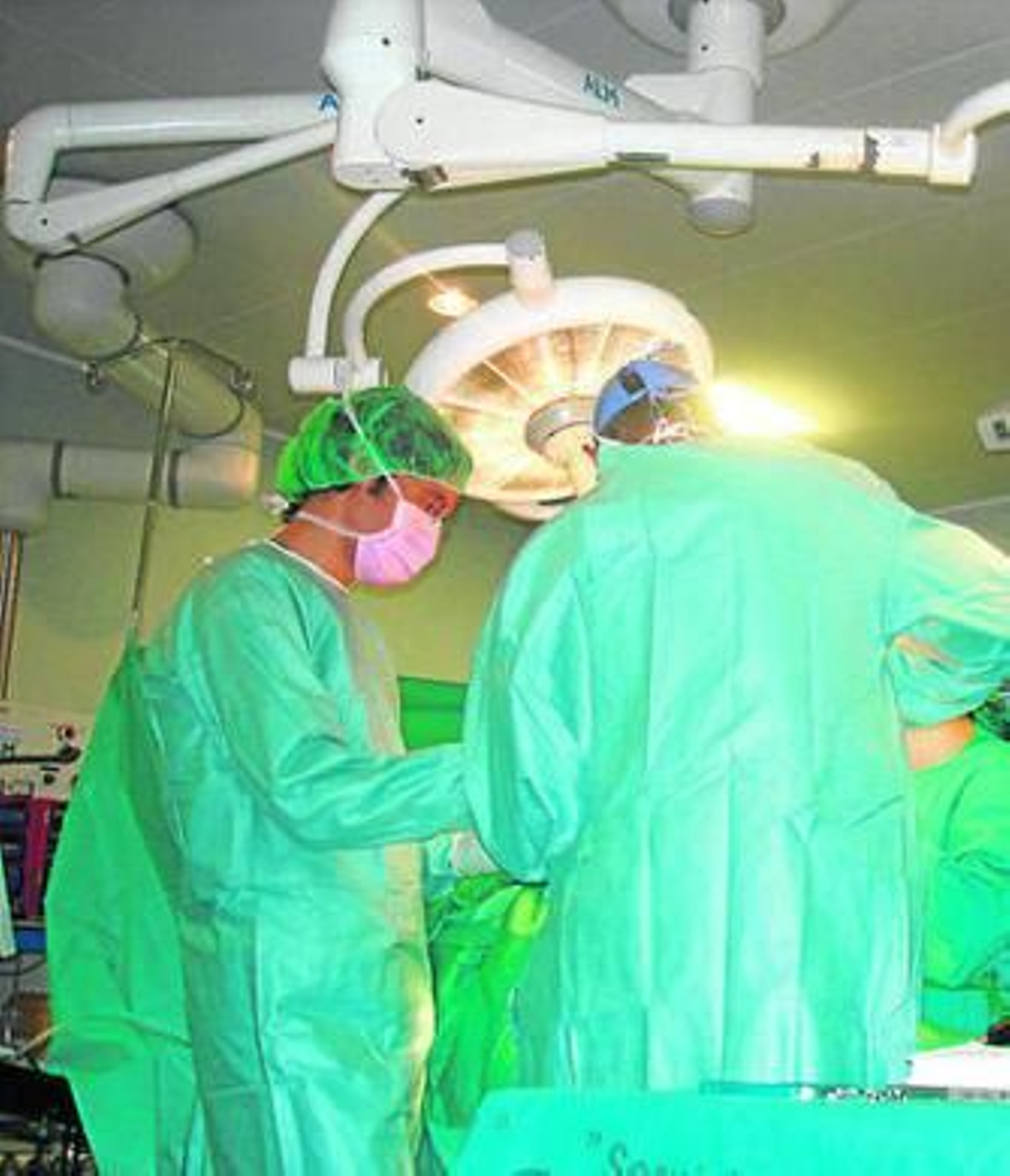 Personal del SAS en una intervención quirúrgica.