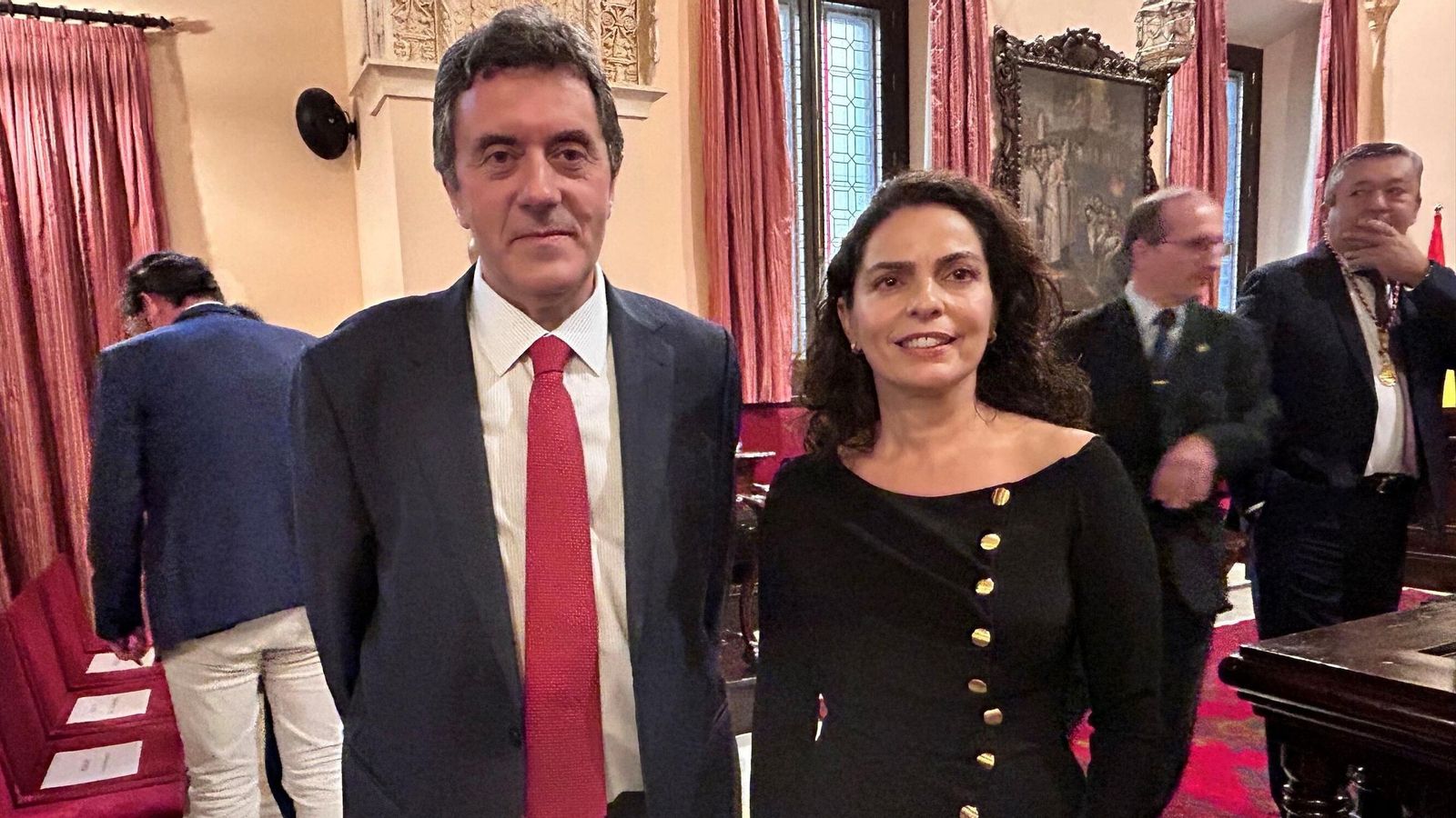 David Ordóñez y Macarena Guerrero, ayer en el Colegio Notarial de Andalucía.