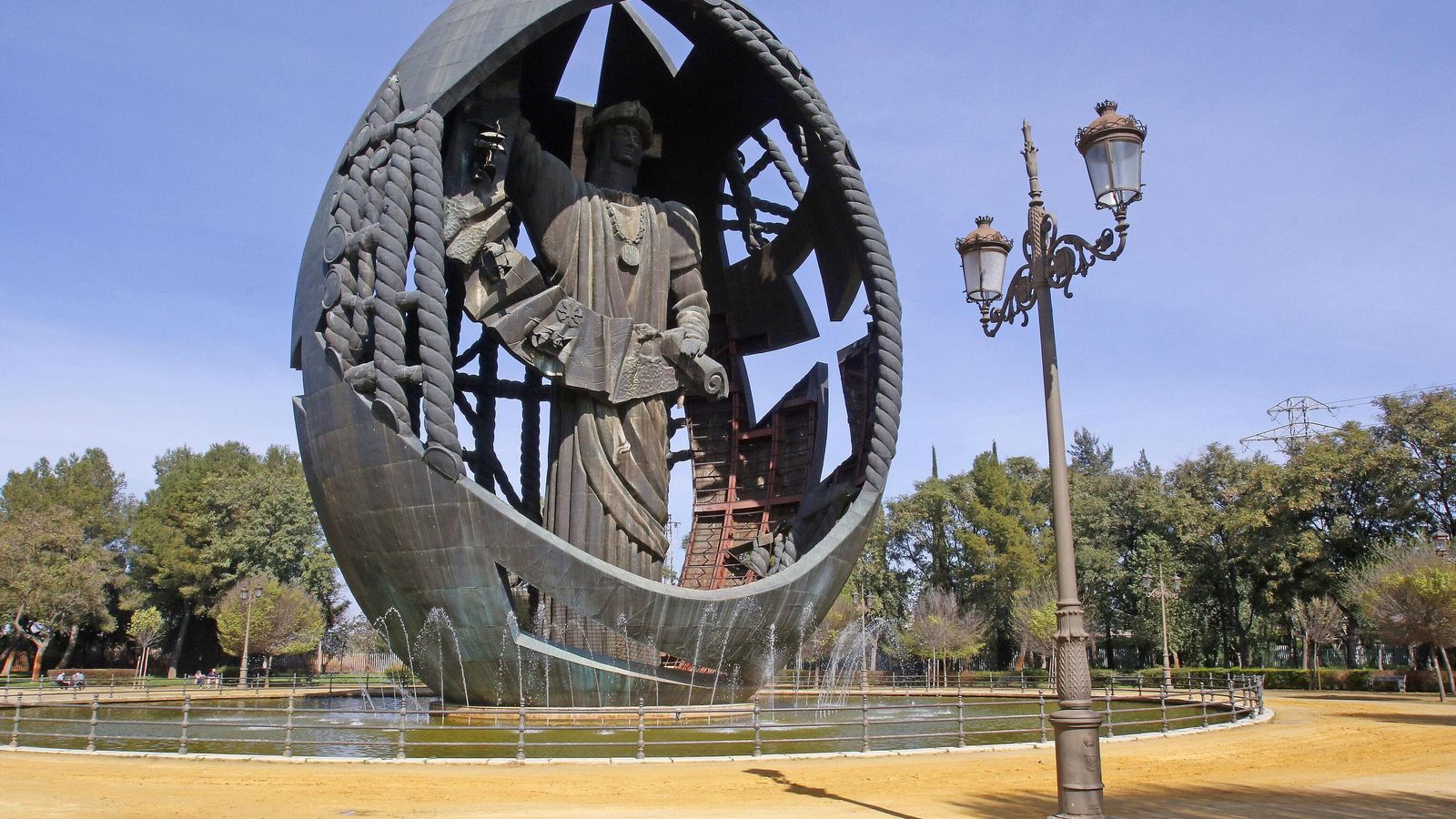 El huevo de Colón en el Parque de San Jerónimo.