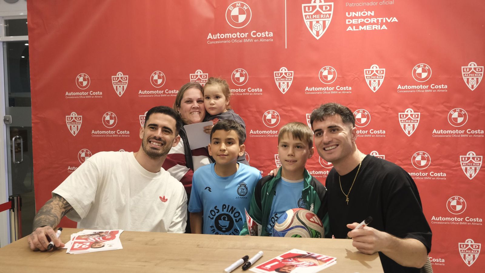 La firma de autógrafos de Jon Morcillo y Miguel de la Fuente en Automotor Costa BMW